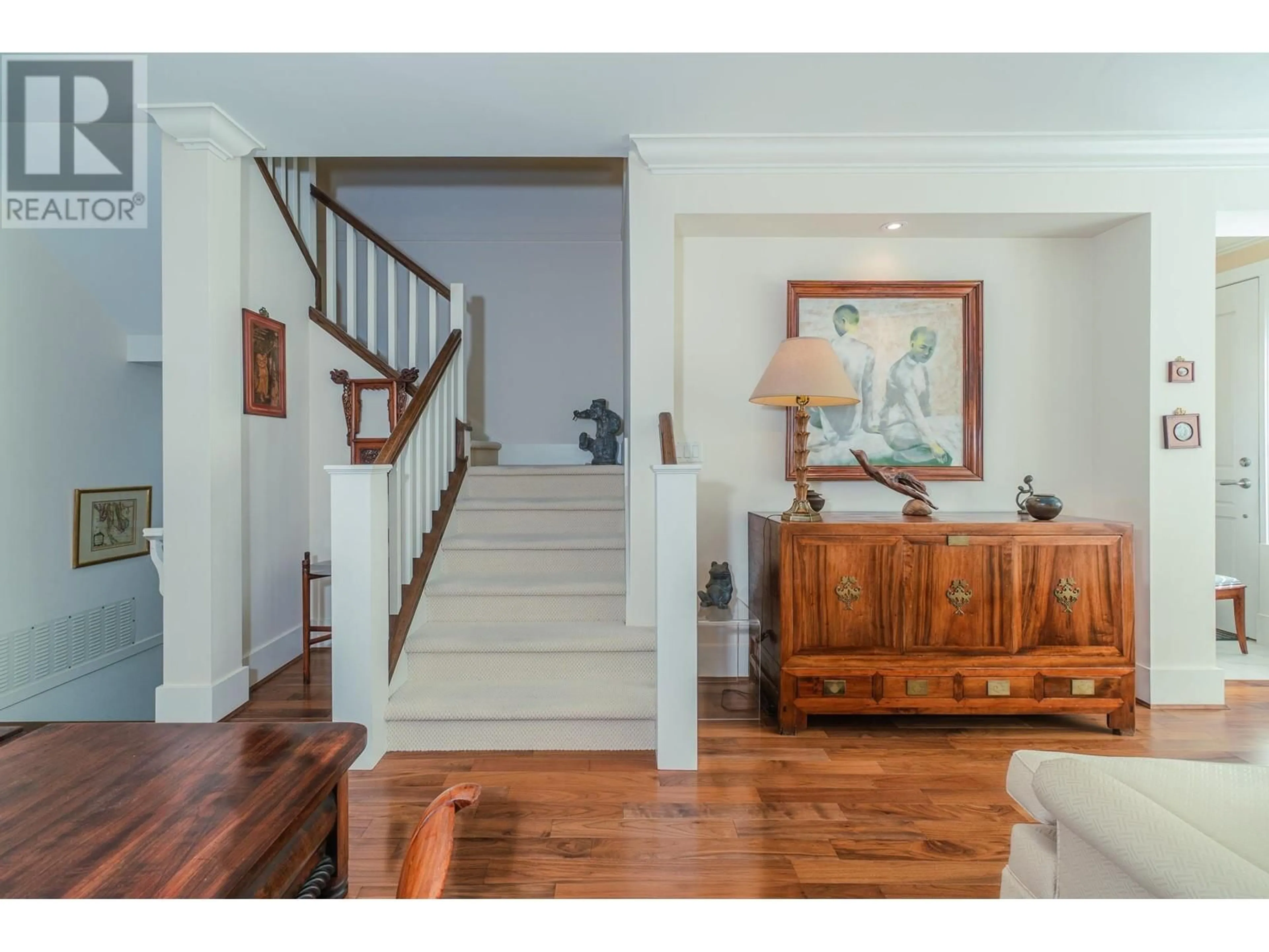 Indoor entryway for 2129 GORDON AVENUE, West Vancouver British Columbia V7V1W1