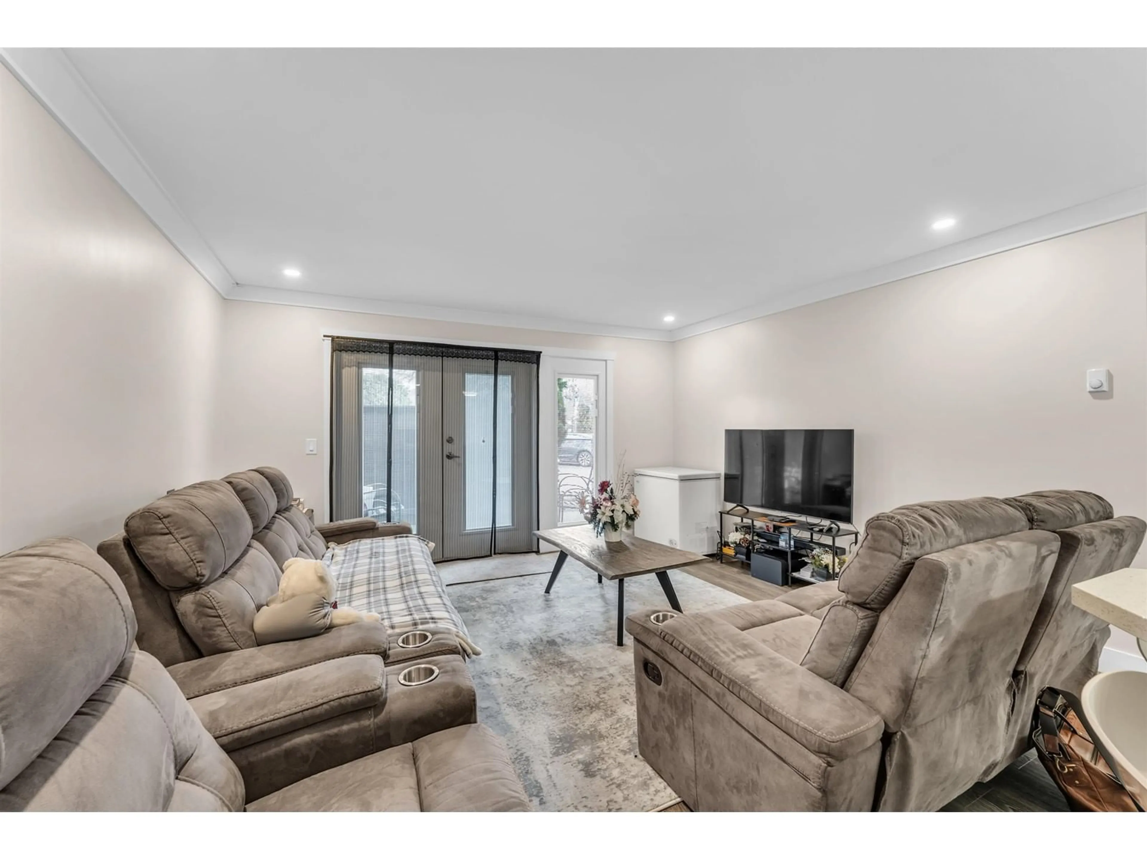 Living room with furniture, unknown for 104D - 45655 MCINTOSH DRIVE, Chilliwack British Columbia V2P6V4