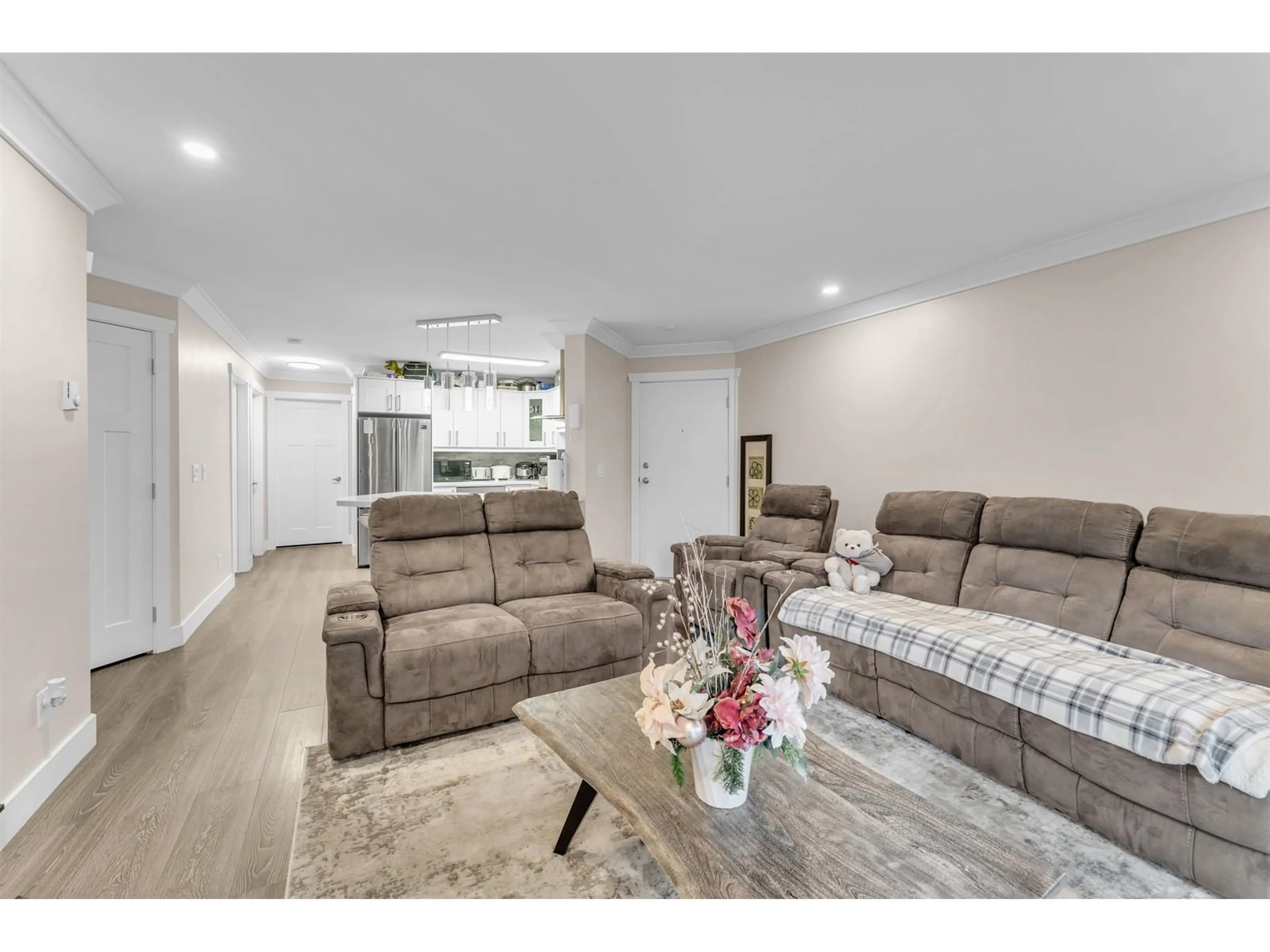 Living room with furniture, unknown for 104D - 45655 MCINTOSH DRIVE, Chilliwack British Columbia V2P6V4