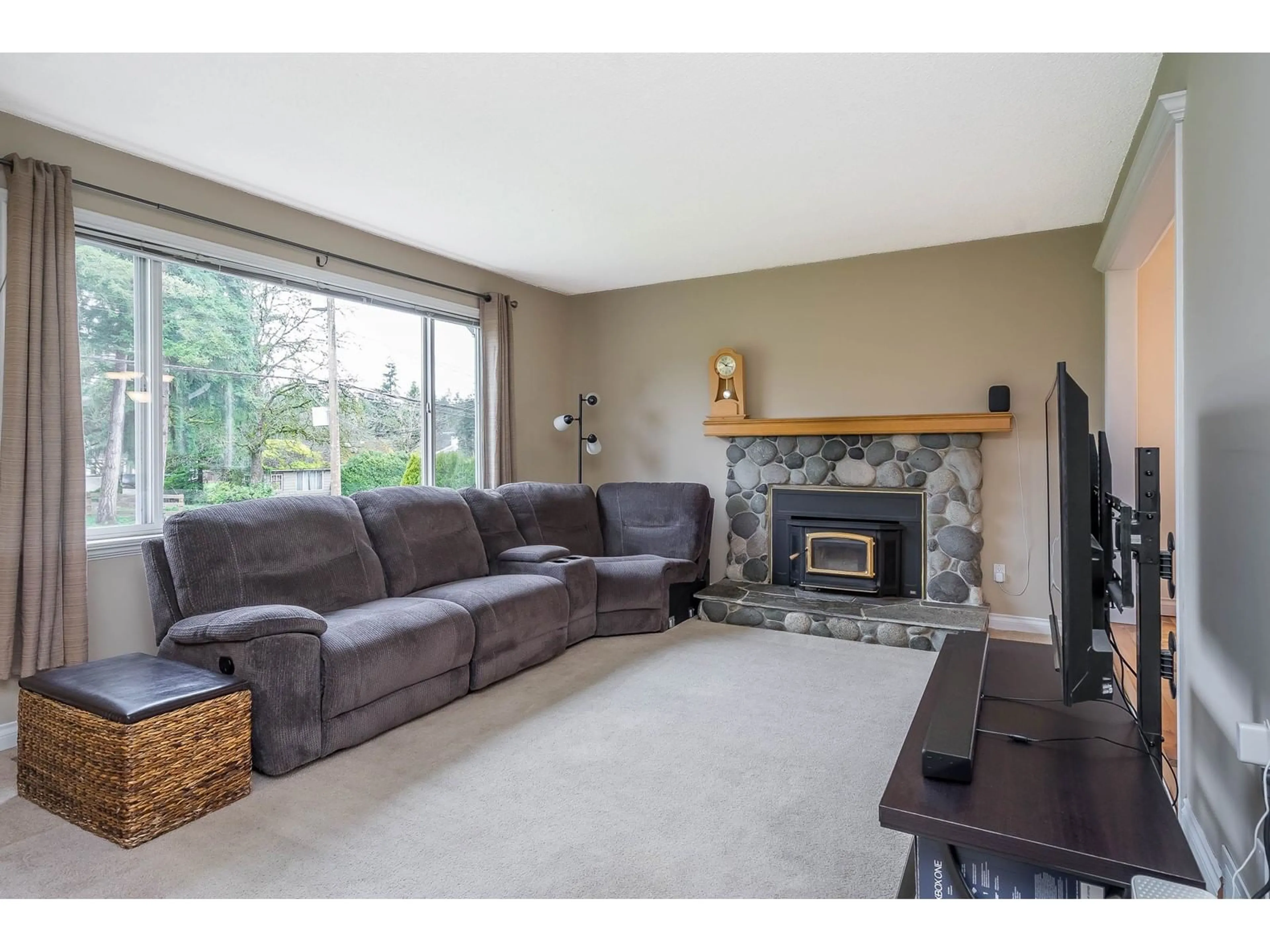 Living room with furniture, unknown for 5688 244, Langley British Columbia V2Z1G6