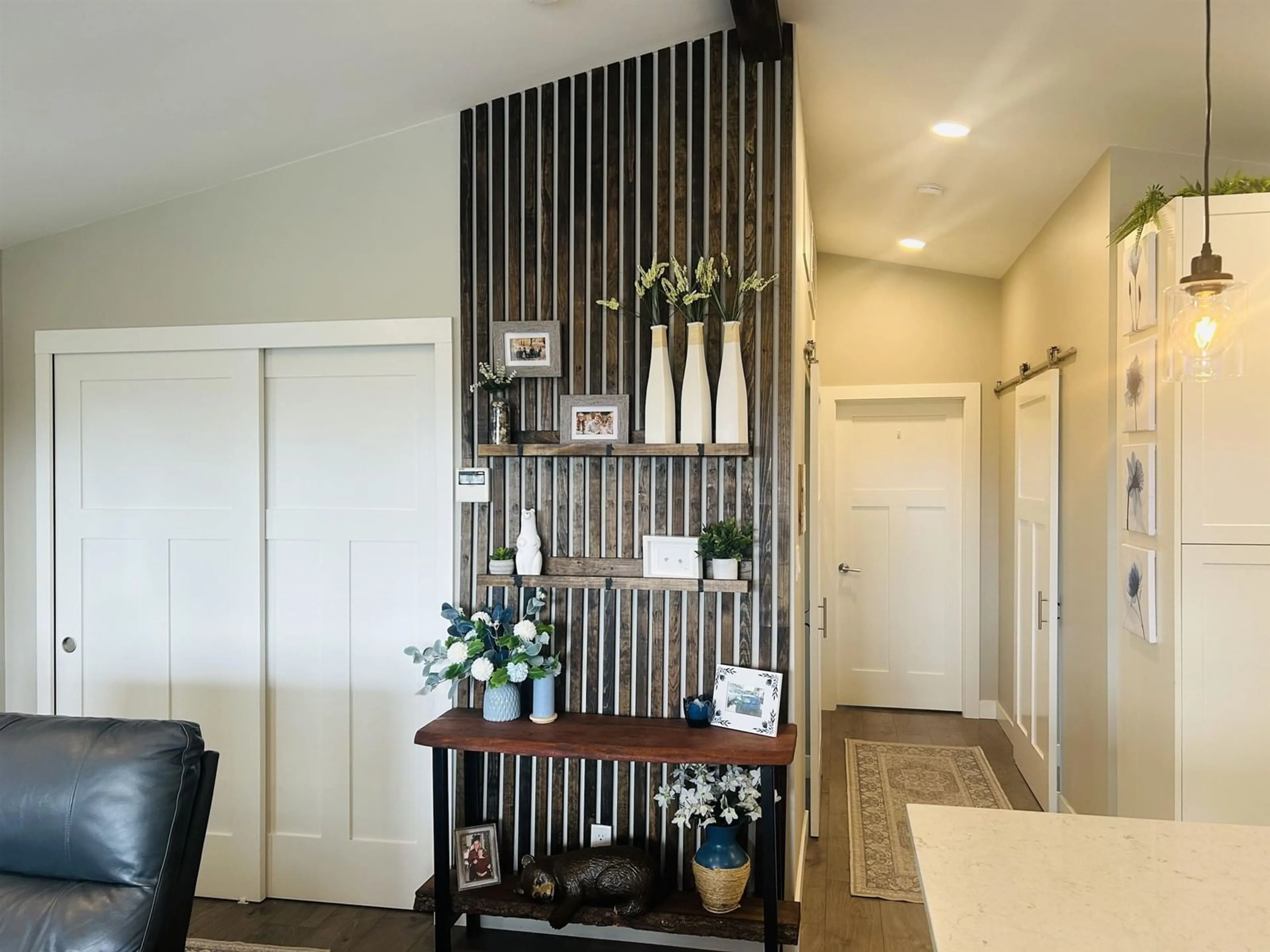 Indoor entryway for 53 - 53480 BRIDAL FALLS ROAD, Rosedale British Columbia V0X1X1