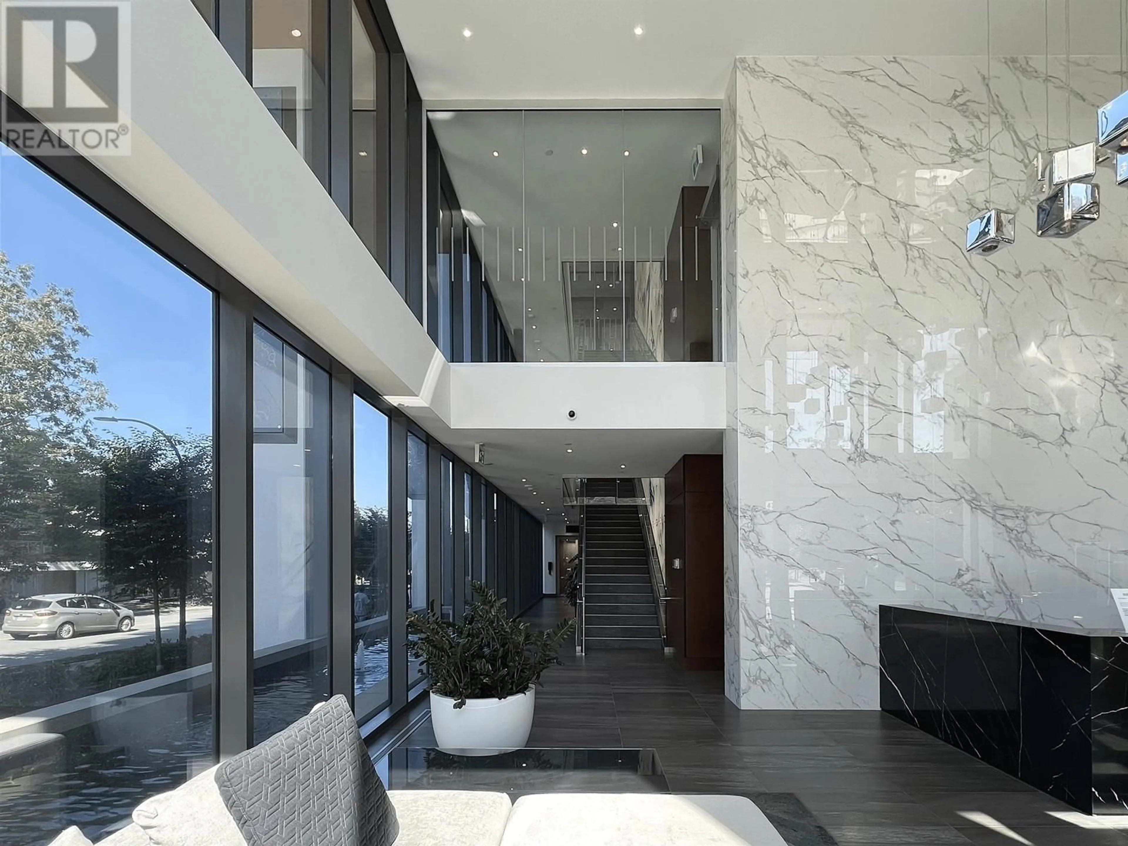 Indoor foyer for 2403 - 4711 HAZEL STREET, Burnaby British Columbia V5H0J9
