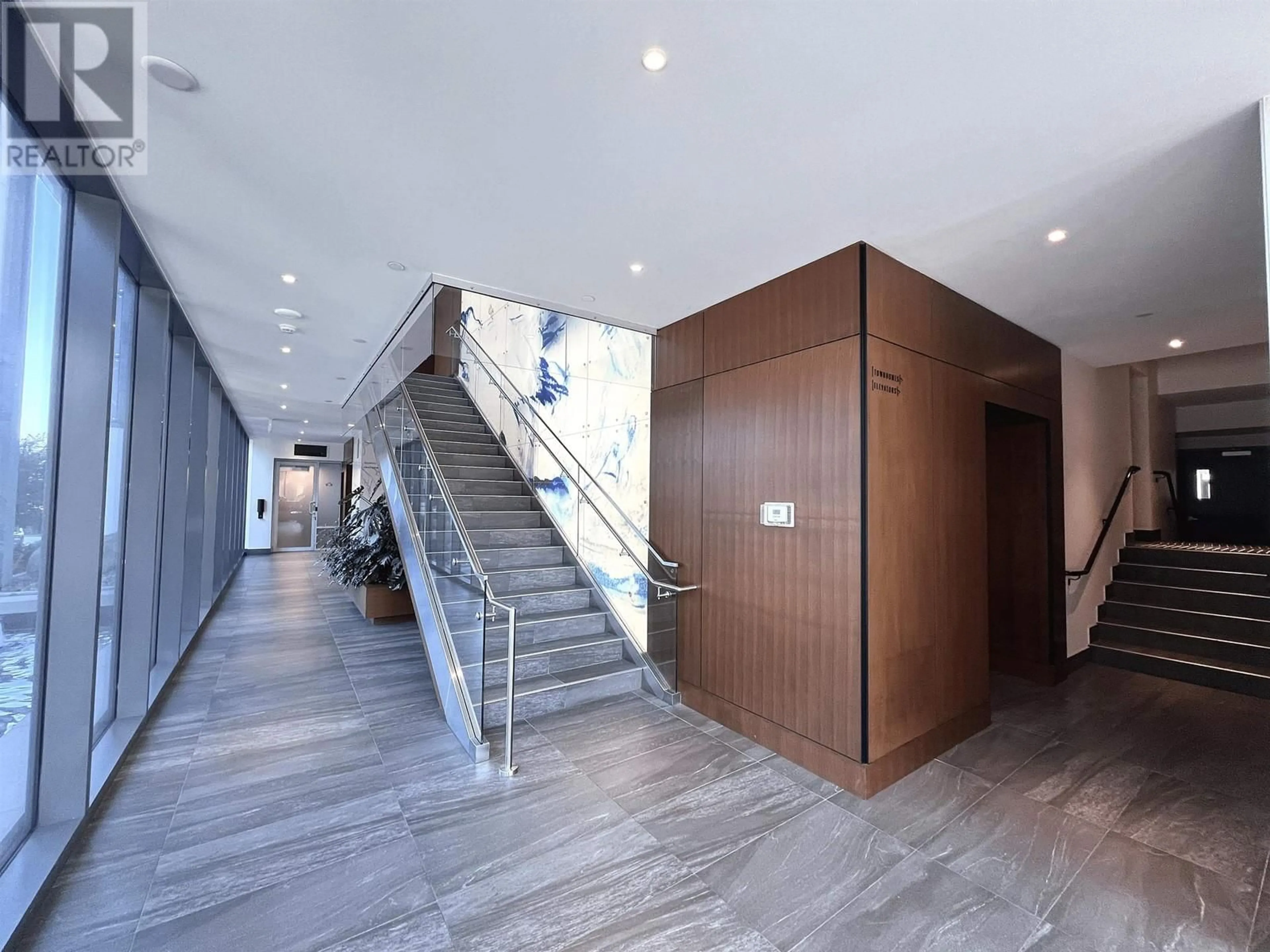 Indoor foyer for 2403 - 4711 HAZEL STREET, Burnaby British Columbia V5H0J9