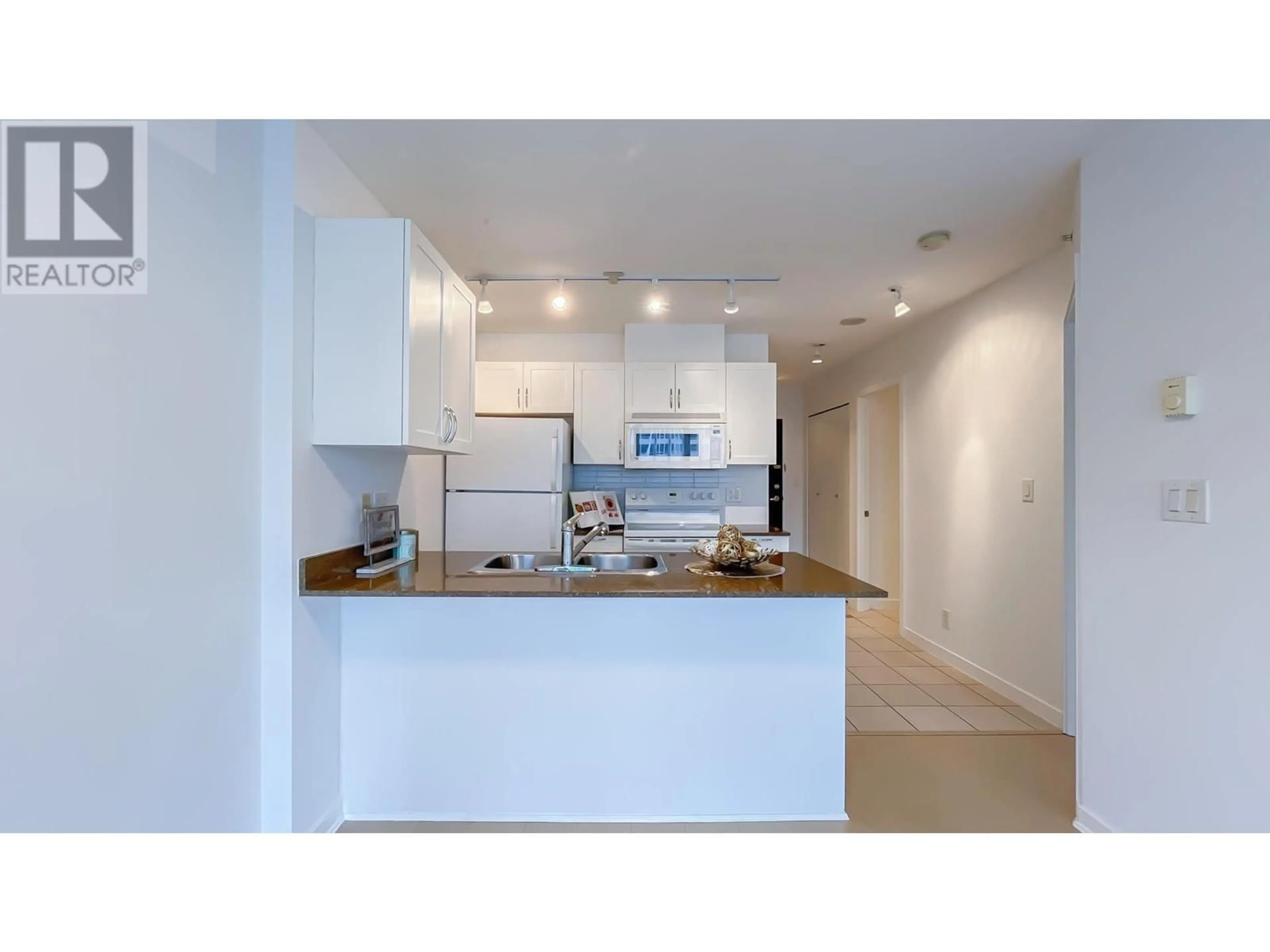 Standard kitchen, unknown for 1515 - 938 SMITHE STREET, Vancouver British Columbia V6Z3H8