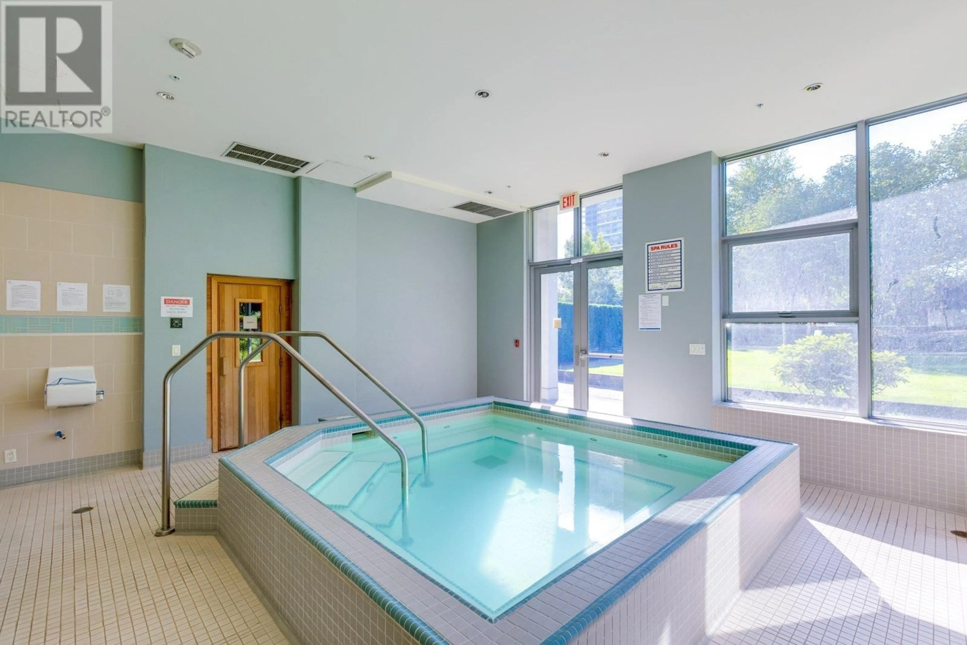 Pool for 1901 - 2289 YUKON CRESCENT, Burnaby British Columbia V5C0B2