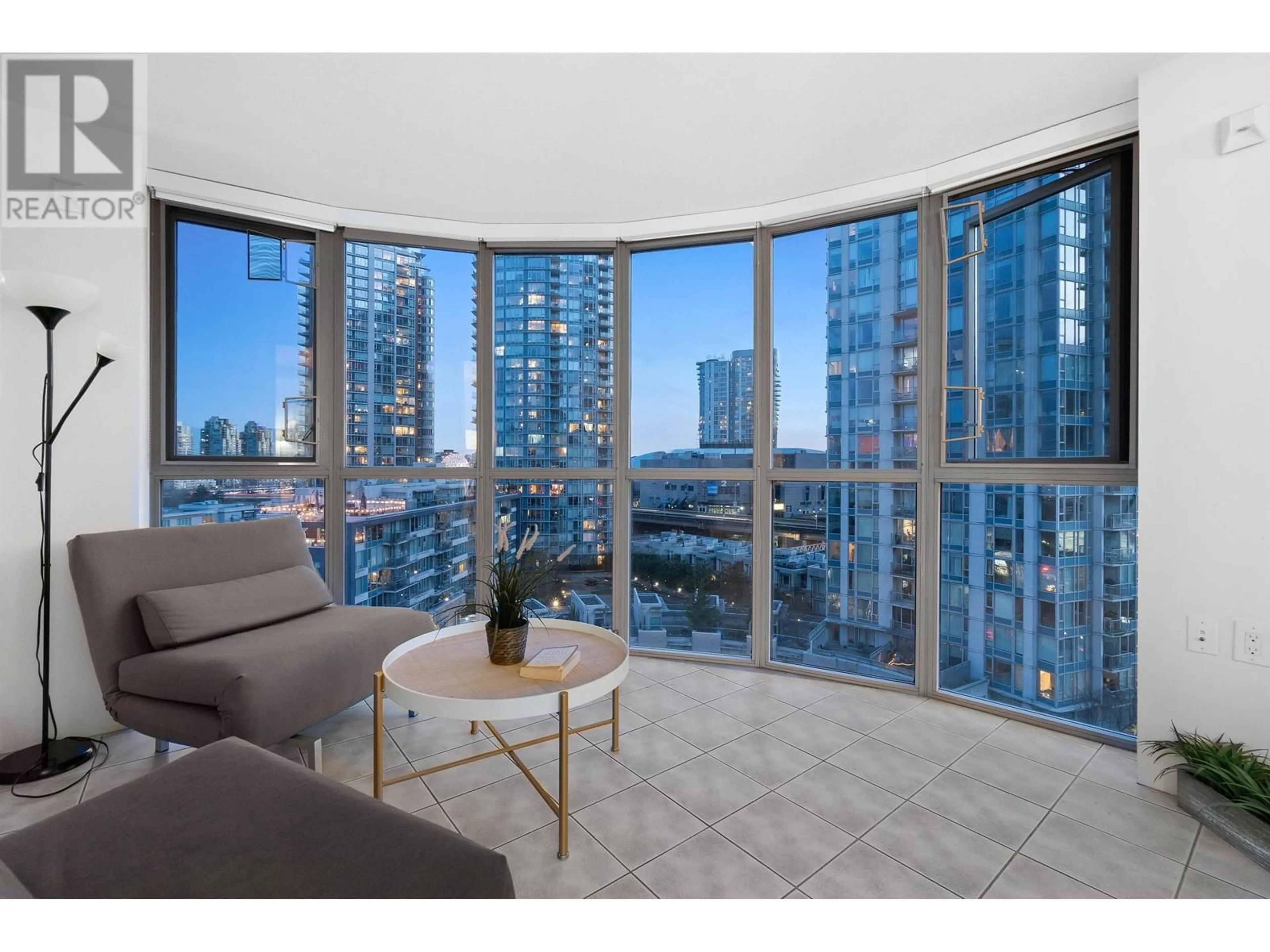 Living room with furniture, unknown for 904 - 183 KEEFER PLACE, Vancouver British Columbia V6B6B9