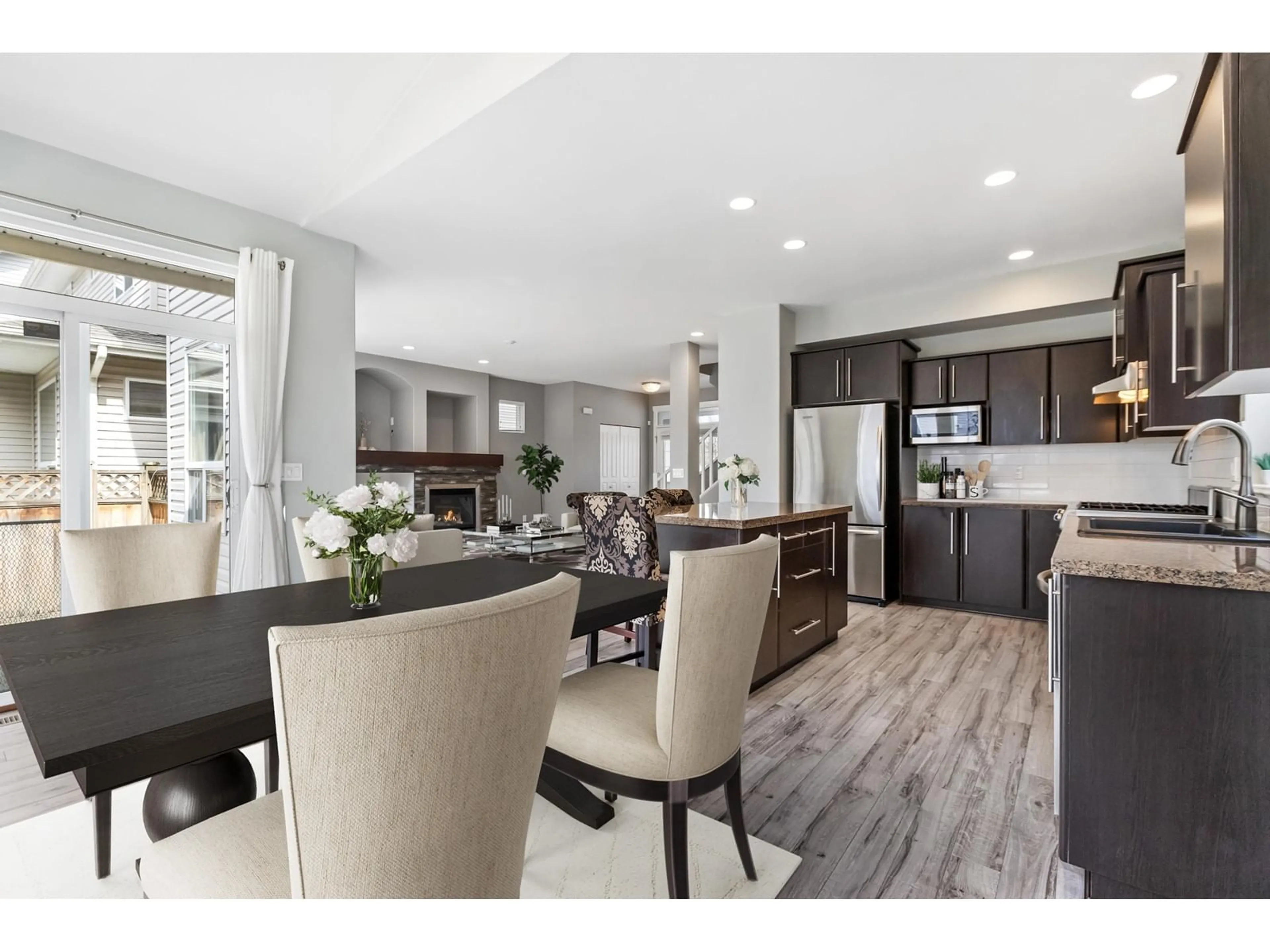 Open concept kitchen, unknown for 8197 212, Langley British Columbia V2Y2C9
