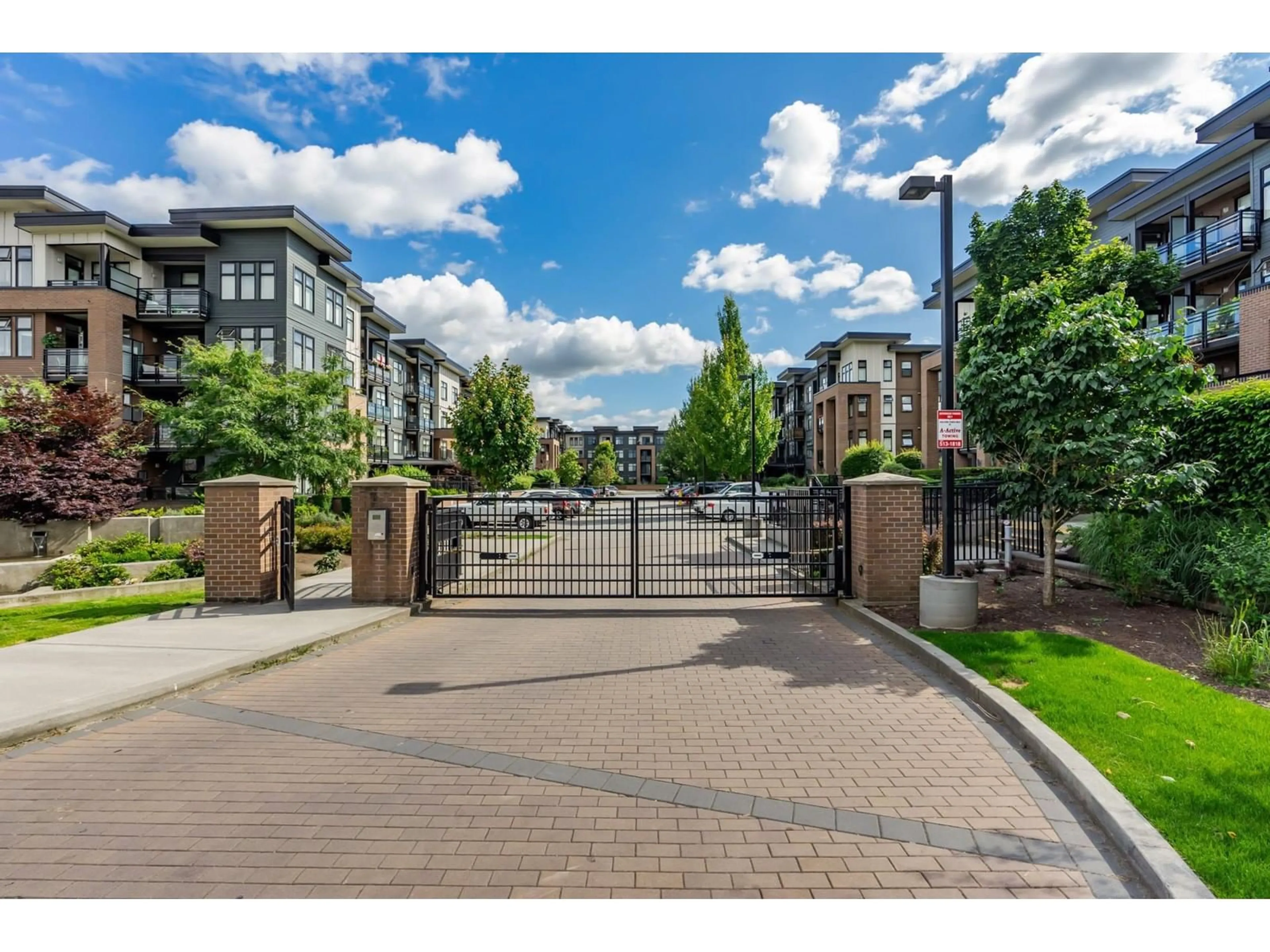 A pic from outside/outdoor area/front of a property/back of a property/a pic from drone, street for 407 - 20068 FRASER, Langley British Columbia V3A0H2