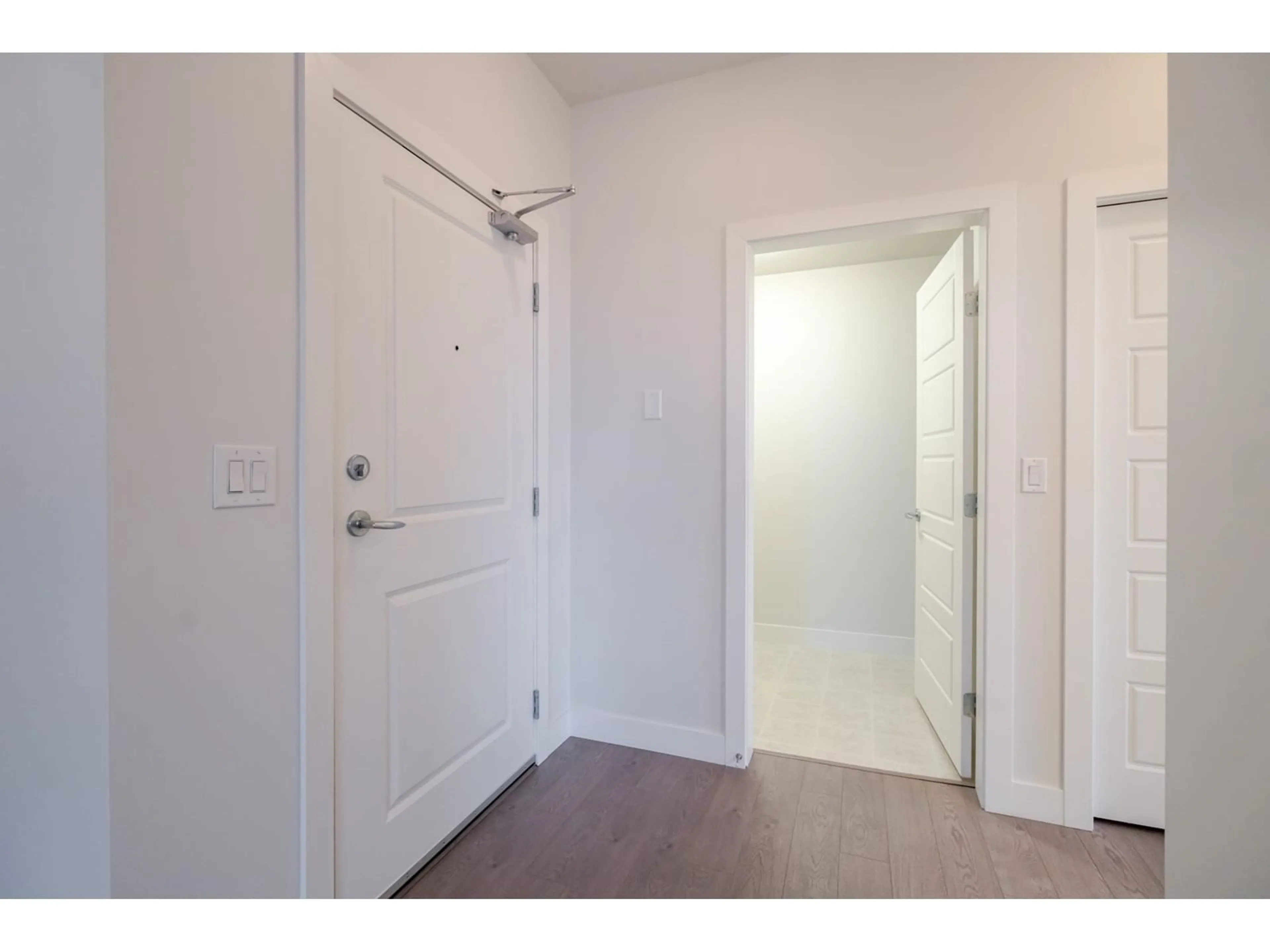 Indoor entryway for 407 - 20068 FRASER, Langley British Columbia V3A0H2
