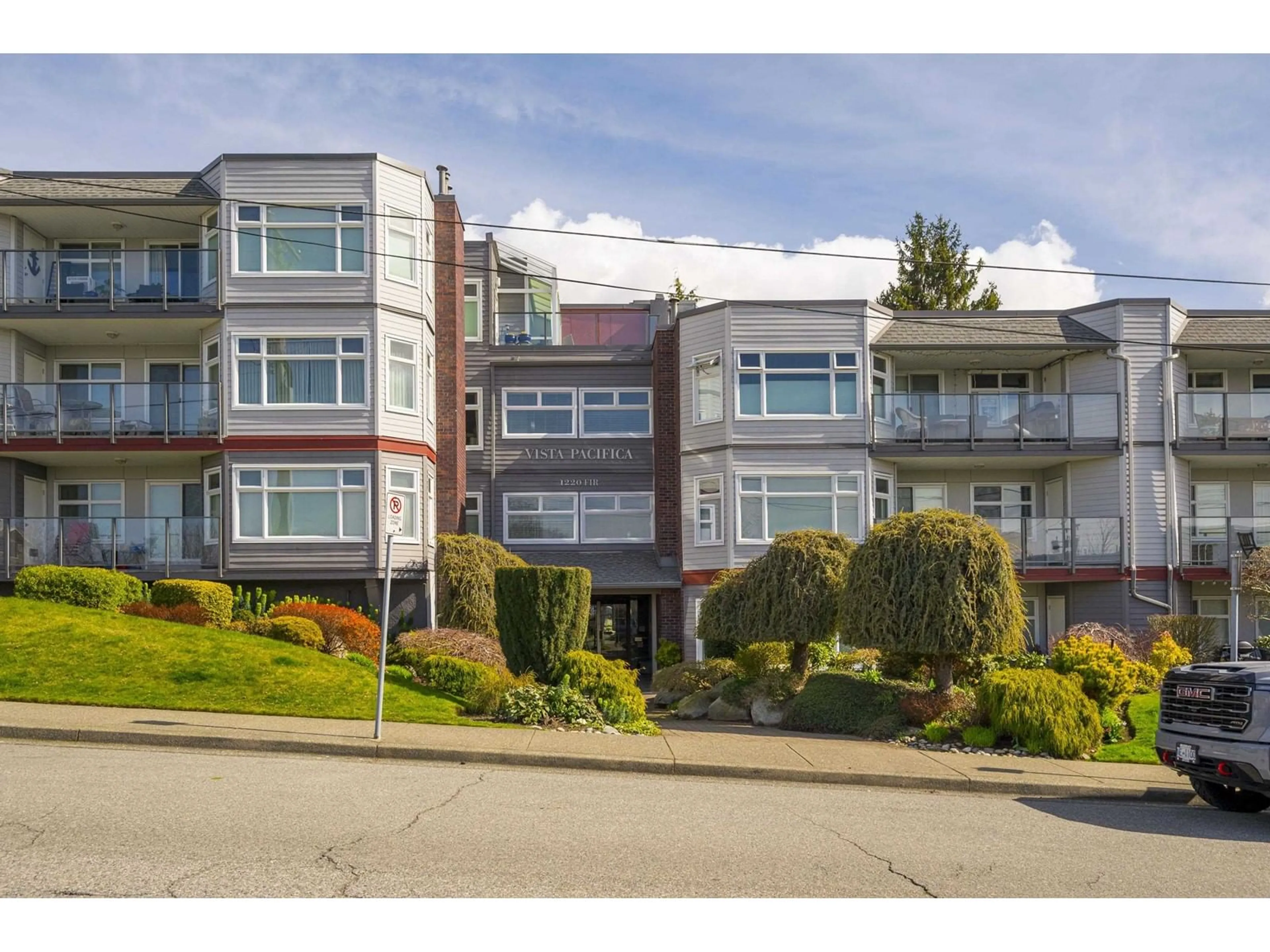 Unknown for 308 - 1220 FIR, White Rock British Columbia V4B4B1