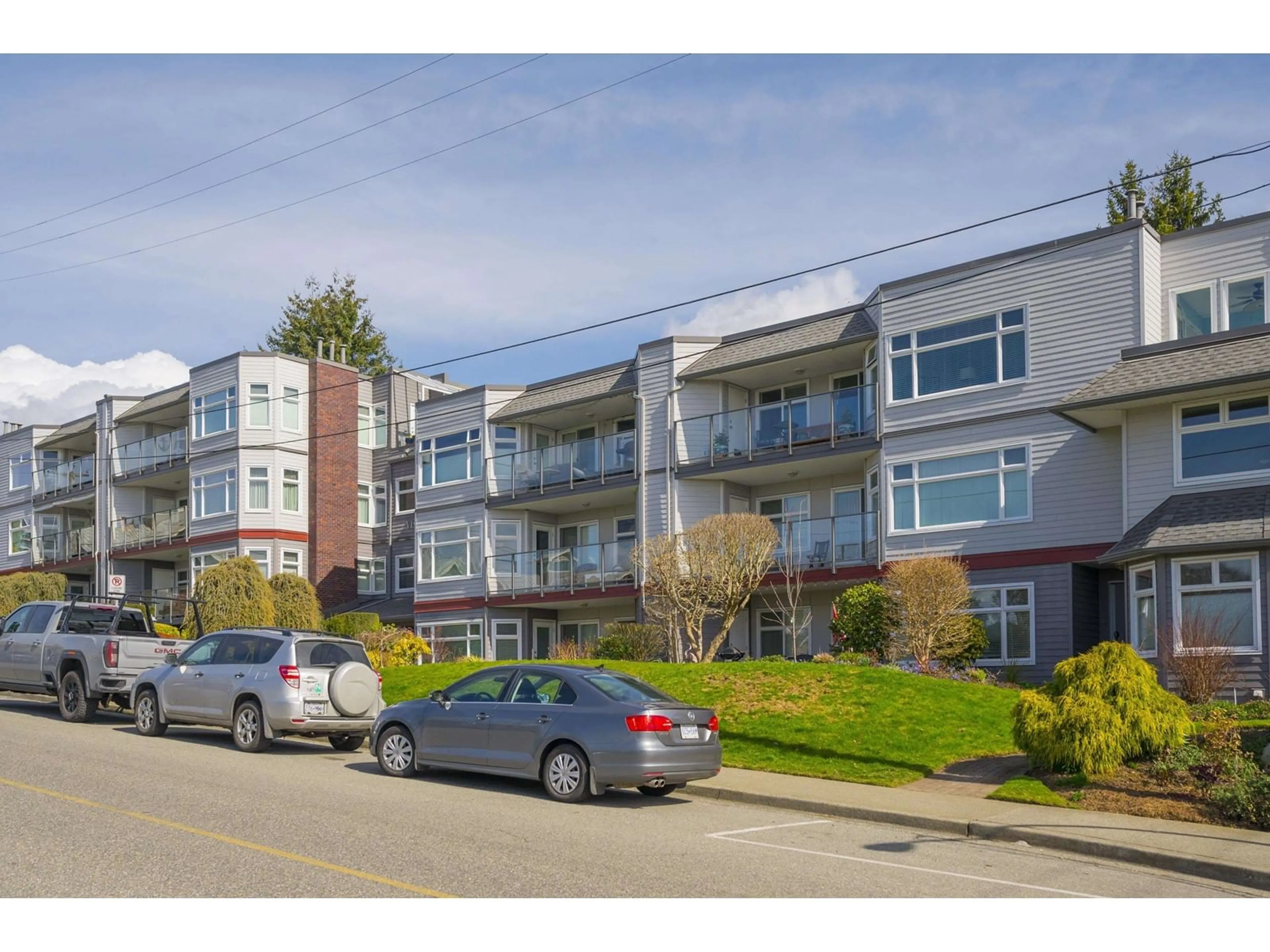 Unknown for 308 - 1220 FIR, White Rock British Columbia V4B4B1