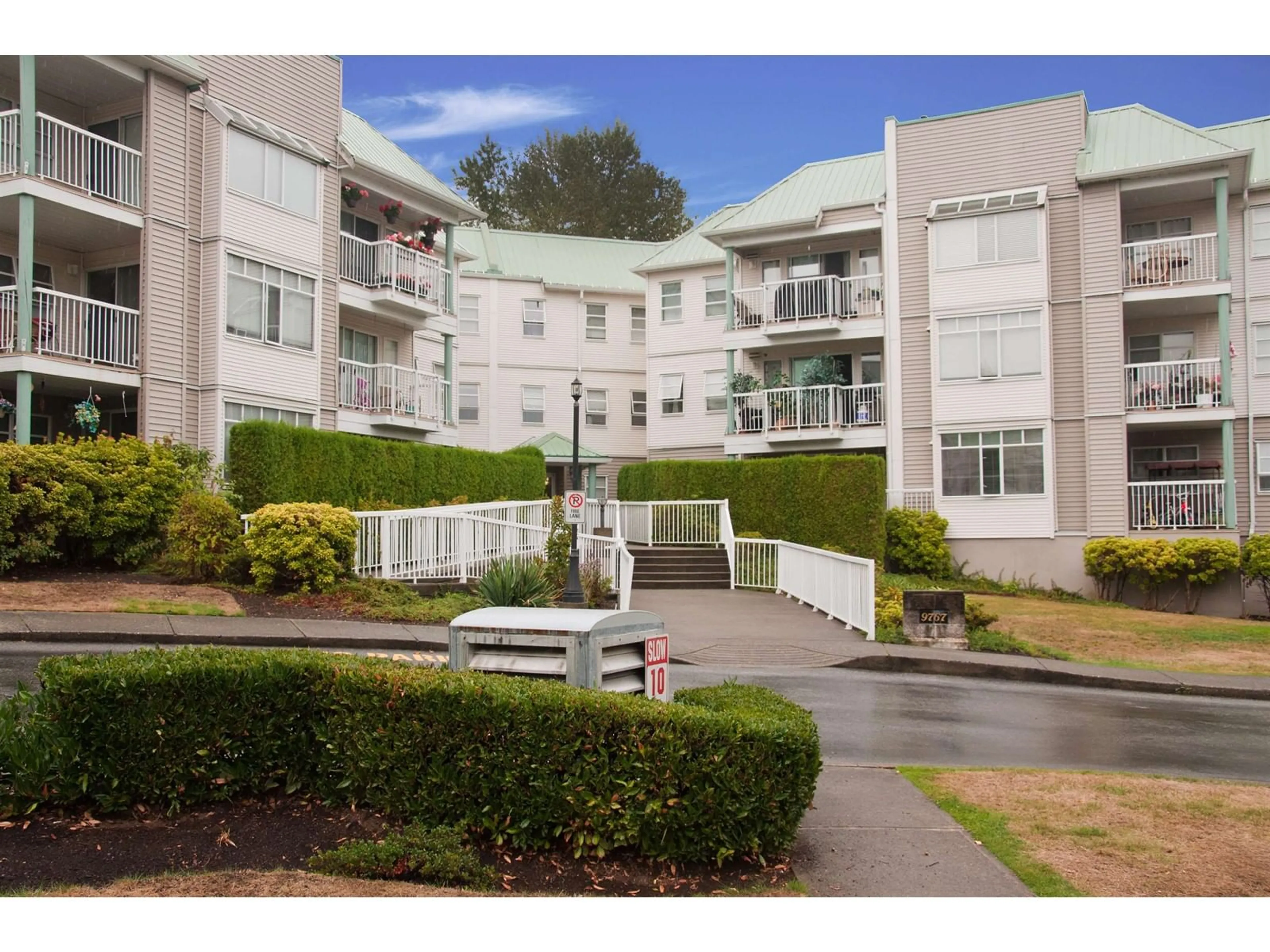 Unknown for 207 - 9767 140, Surrey British Columbia V3T4M4