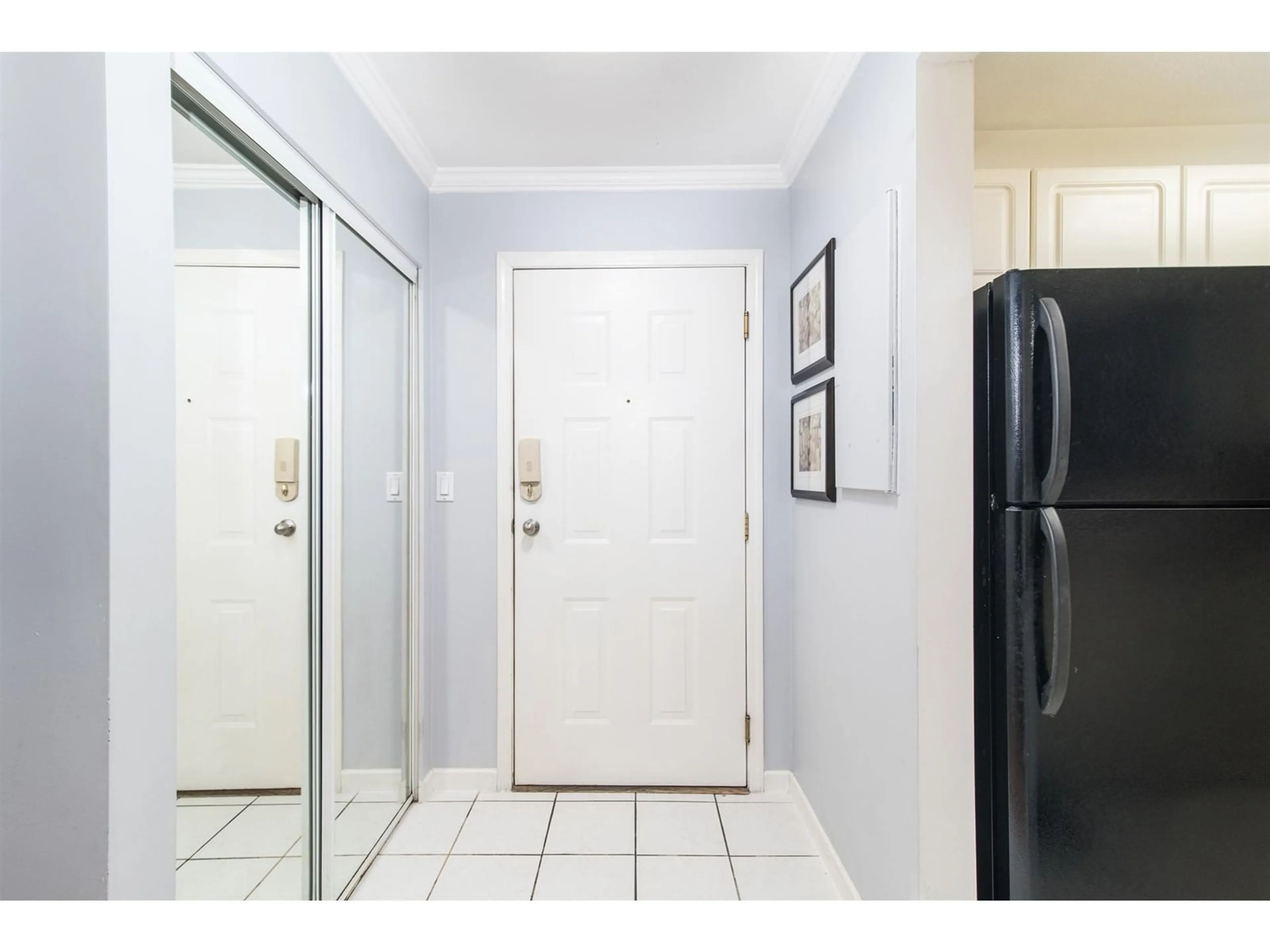 Indoor entryway for 207 - 9767 140, Surrey British Columbia V3T4M4