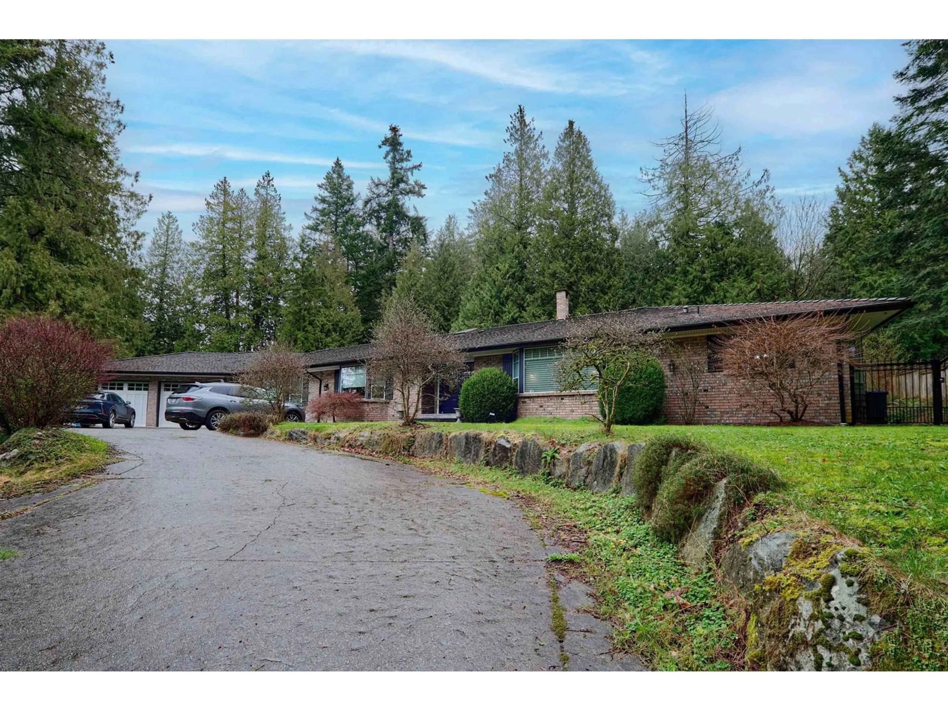 A pic from outside/outdoor area/front of a property/back of a property/a pic from drone, street for 3292 136, Surrey British Columbia V4P2J3