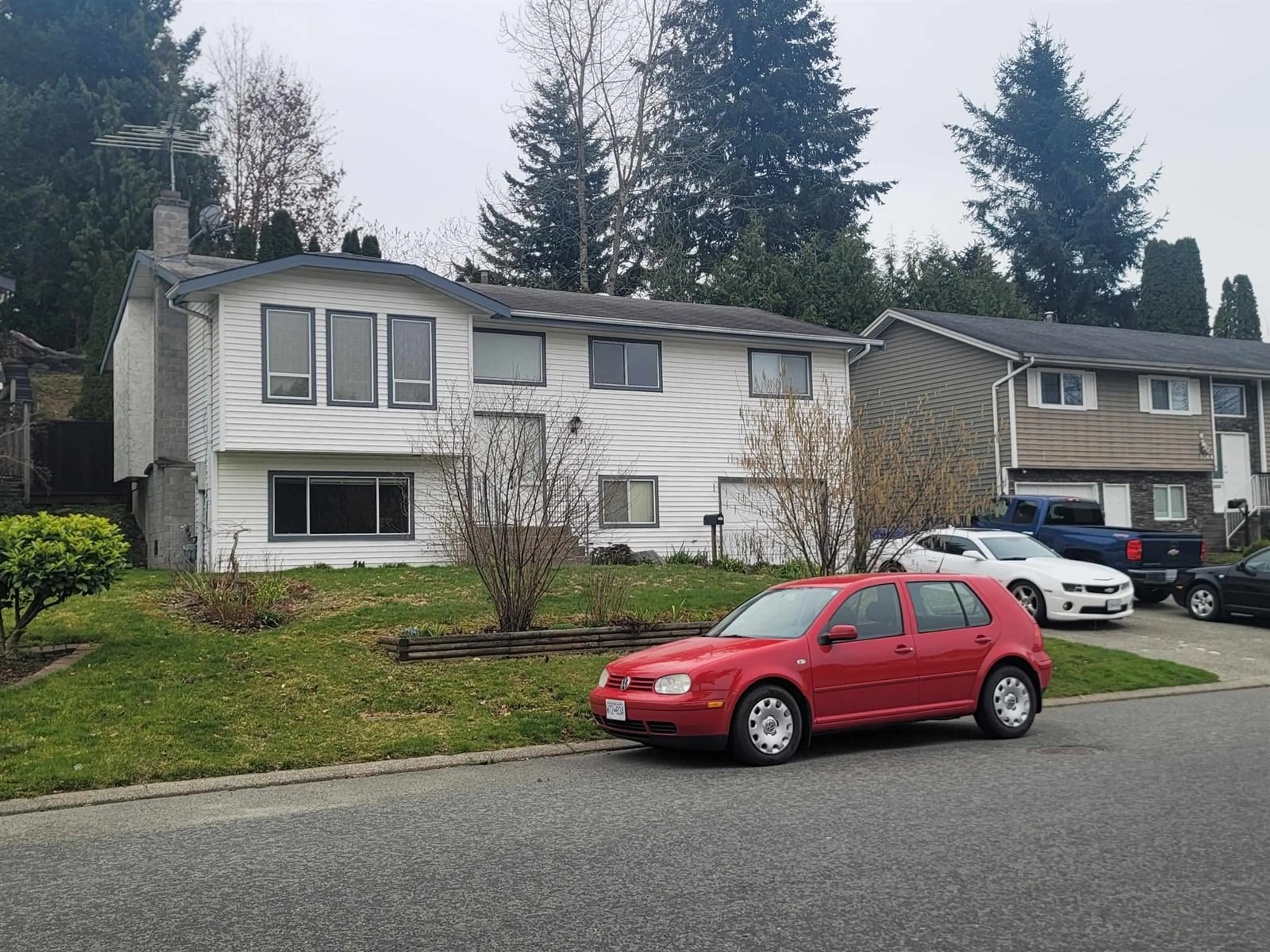 Home with vinyl exterior material, street for 1514 KIPLING, Abbotsford British Columbia V2S6K1