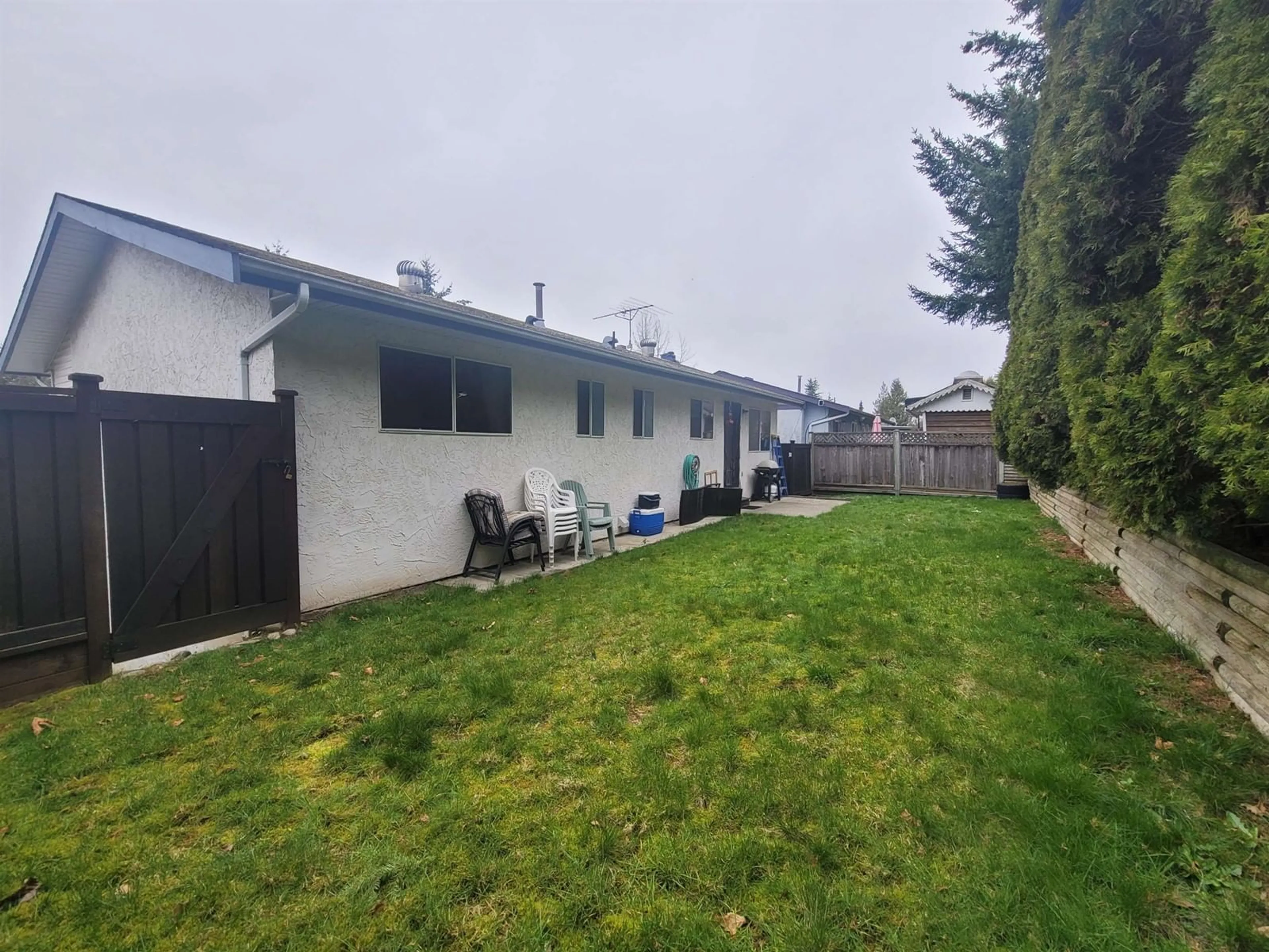 A pic from outside/outdoor area/front of a property/back of a property/a pic from drone, unknown for 1514 KIPLING, Abbotsford British Columbia V2S6K1