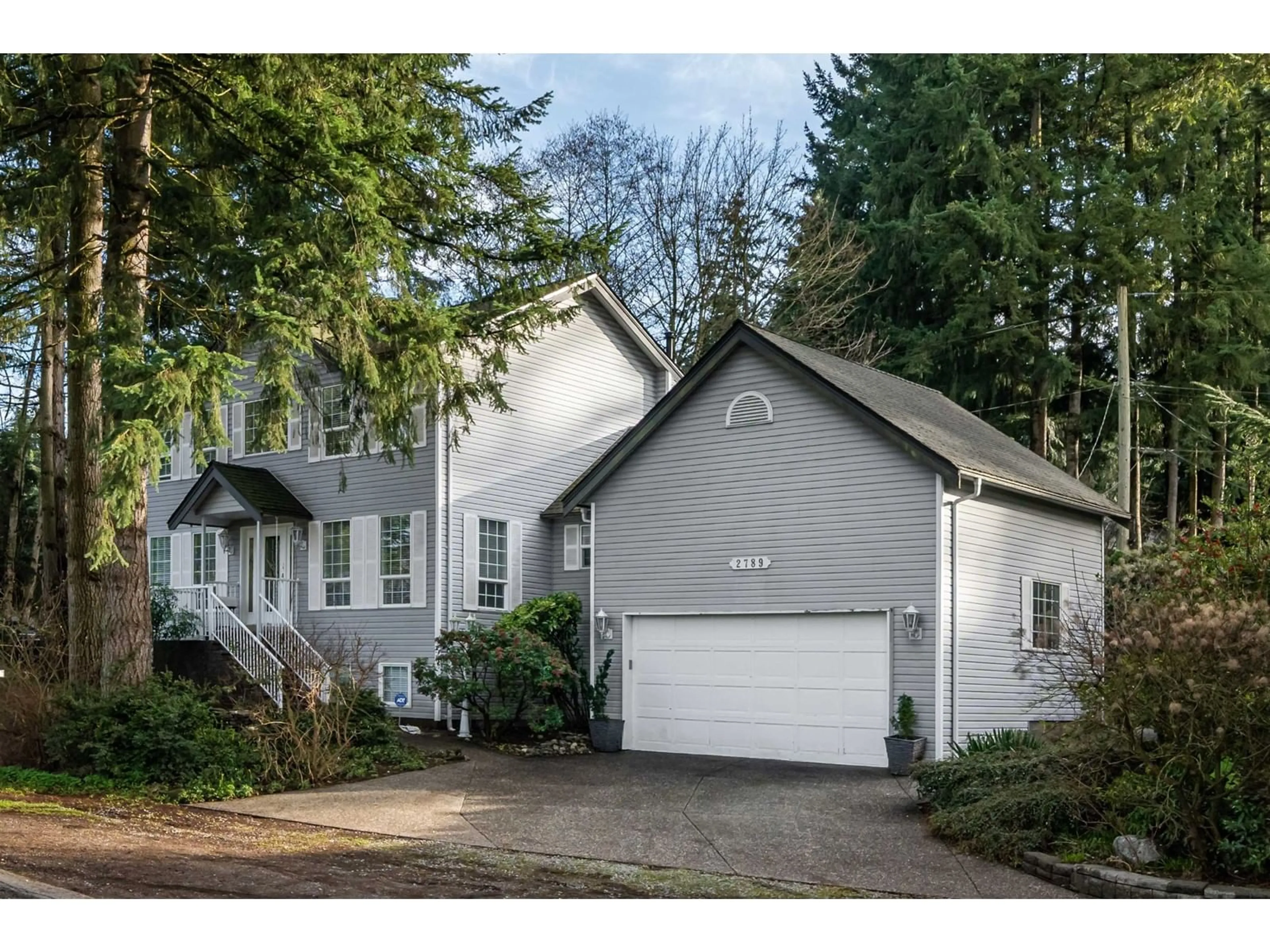 Home with vinyl exterior material, street for 2789 CRANLEY, Surrey British Columbia V4P1E2