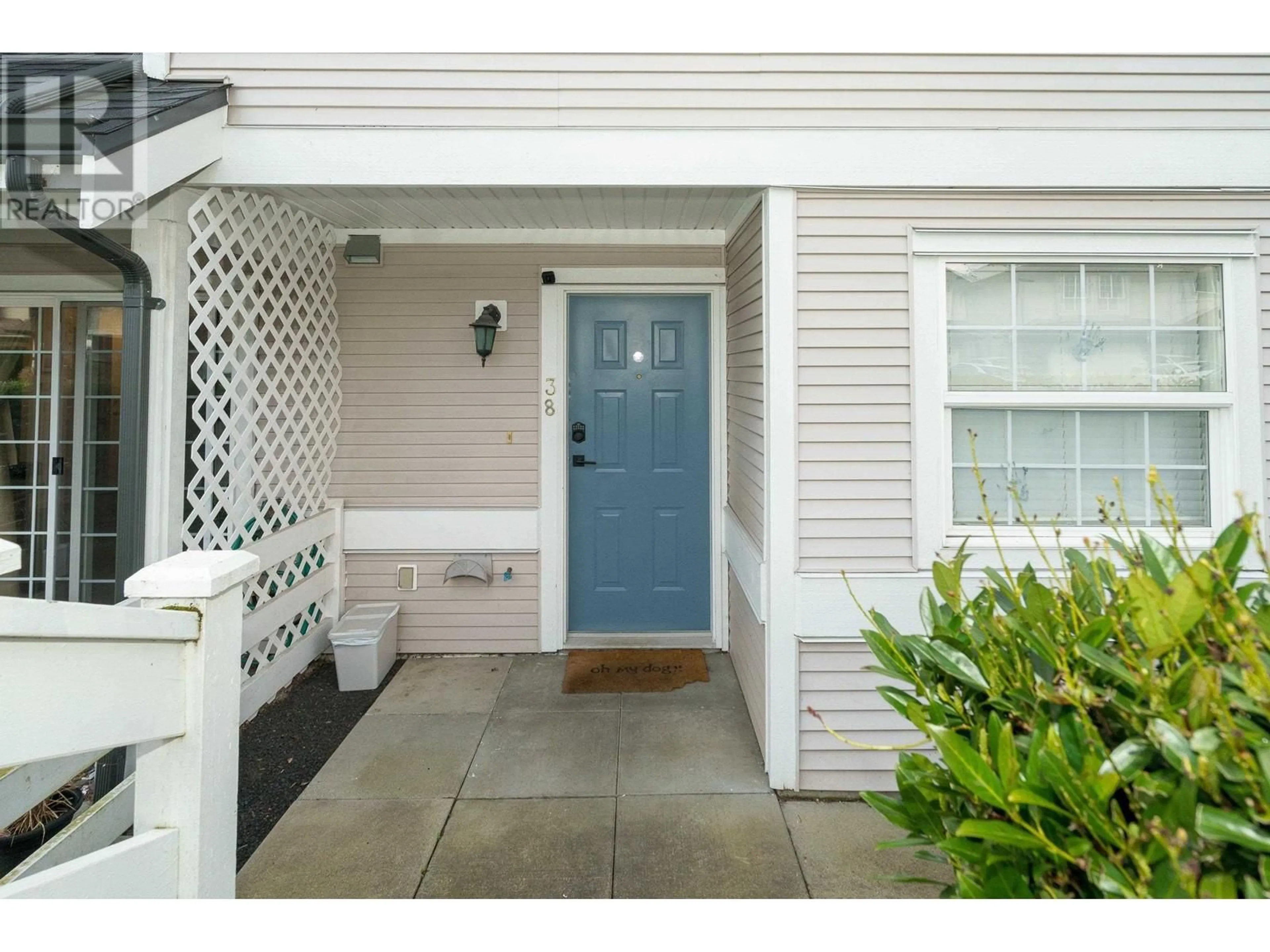 Indoor entryway for 38 - 11355 236 STREET, Maple Ridge British Columbia V2W1W4