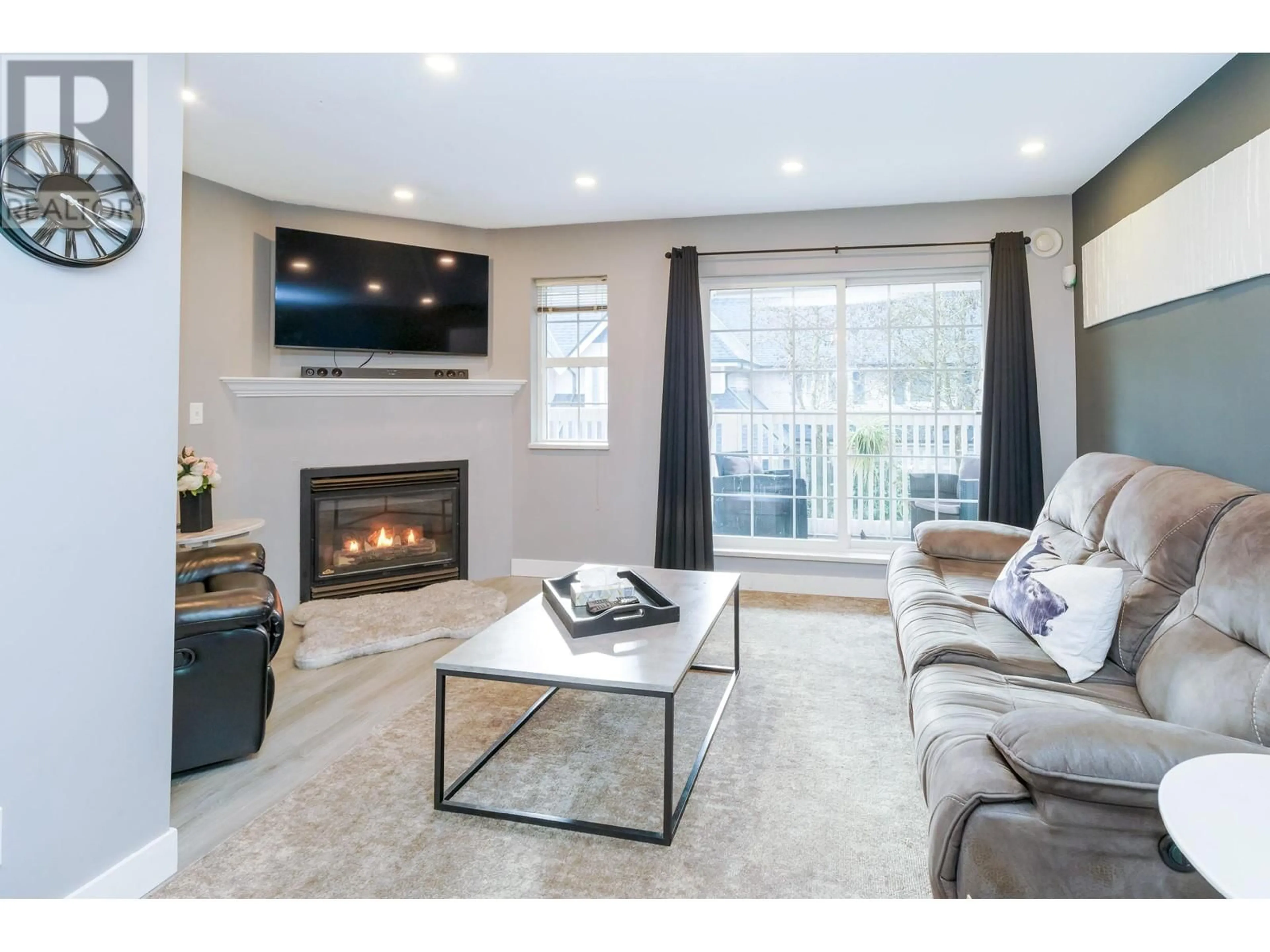 Living room with furniture, unknown for 38 - 11355 236 STREET, Maple Ridge British Columbia V2W1W4