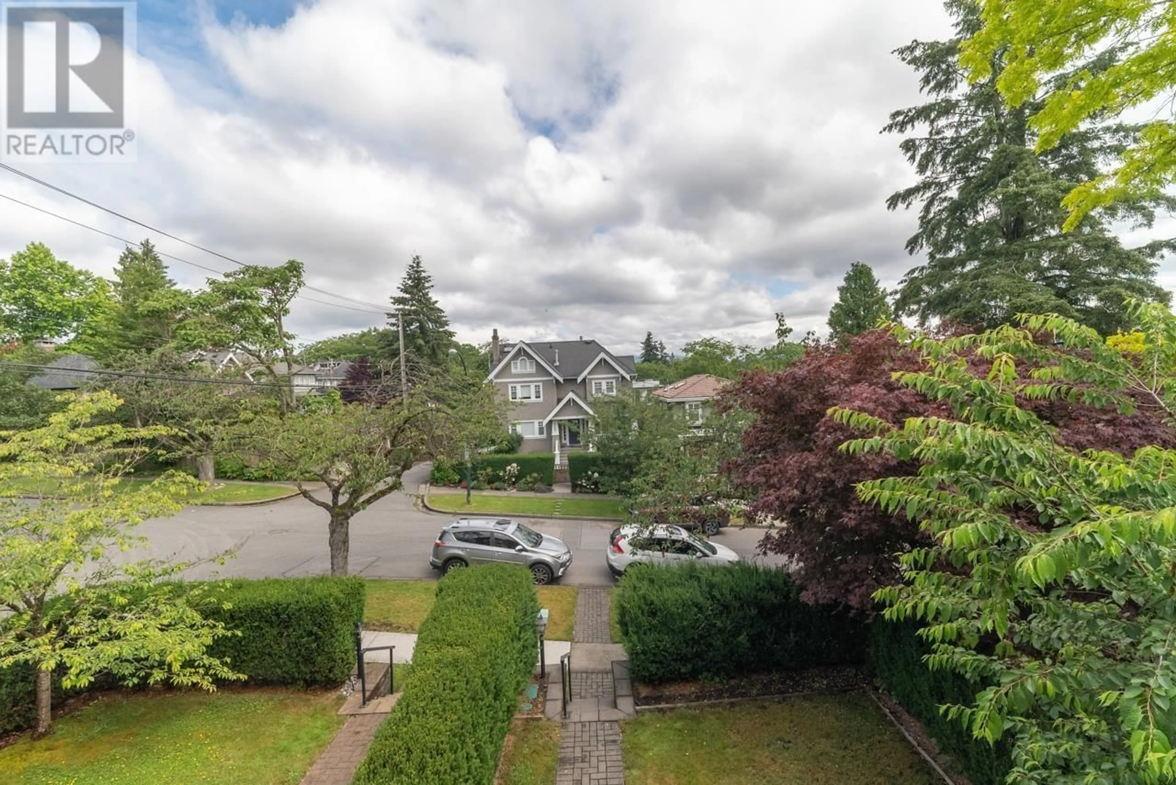 A pic from outside/outdoor area/front of a property/back of a property/a pic from drone, mountain view for 3288 32ND AVENUE, Vancouver British Columbia V6L2C3