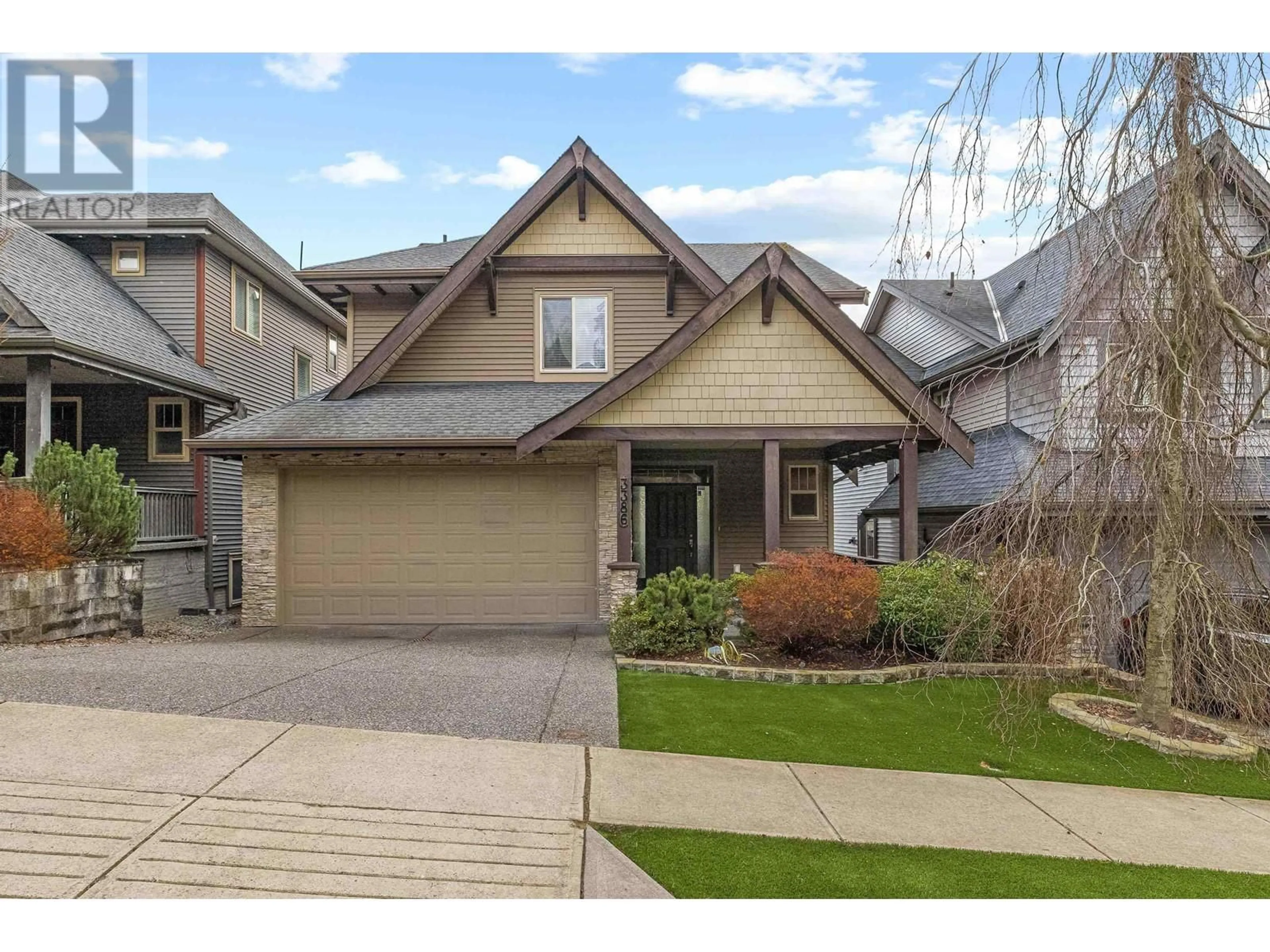 Home with vinyl exterior material, street for 3386 HORIZON DRIVE, Coquitlam British Columbia V3E0E4