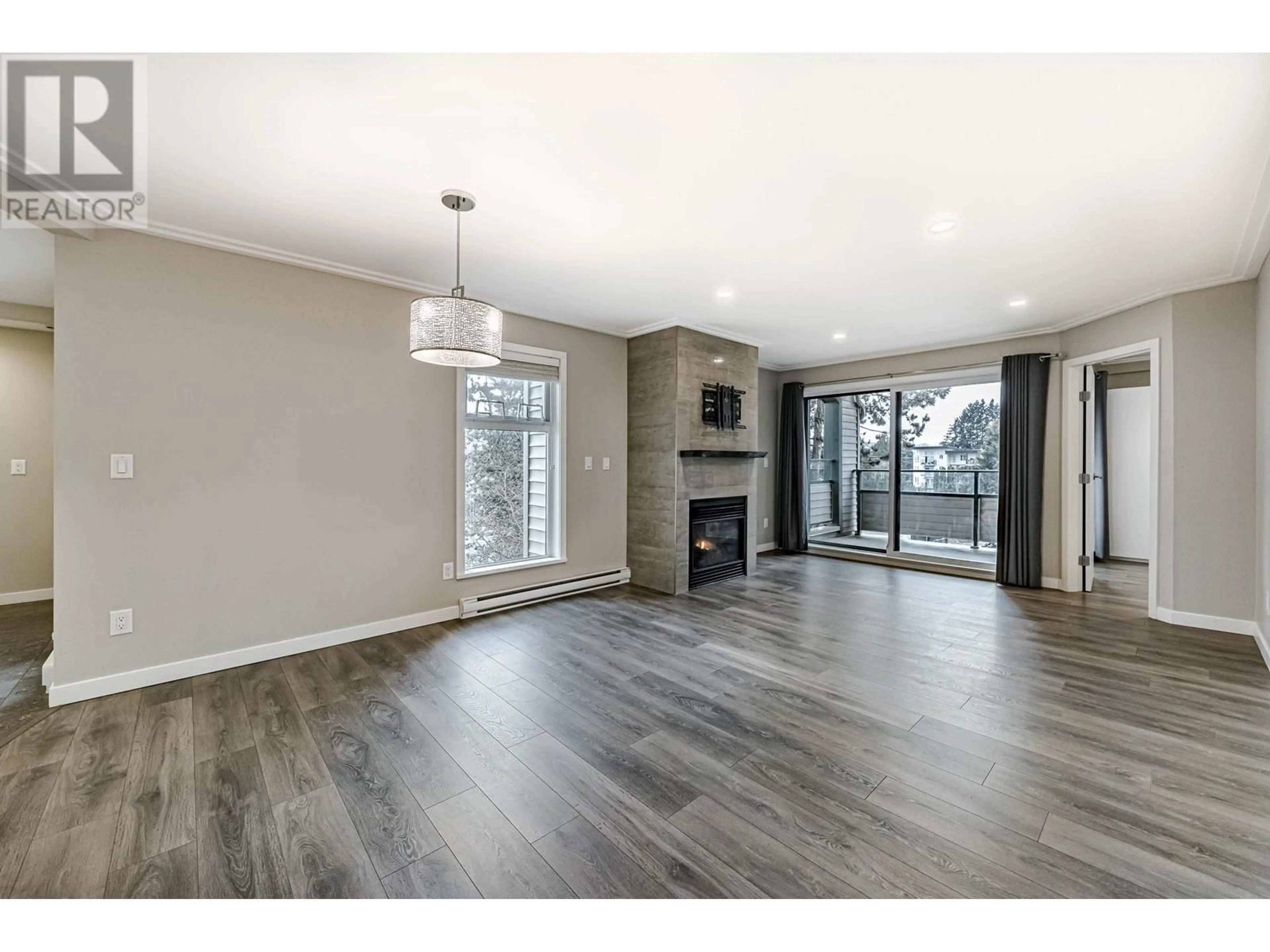 Unknown for 305 - 2915 GLEN DRIVE, Coquitlam British Columbia V3B7H8