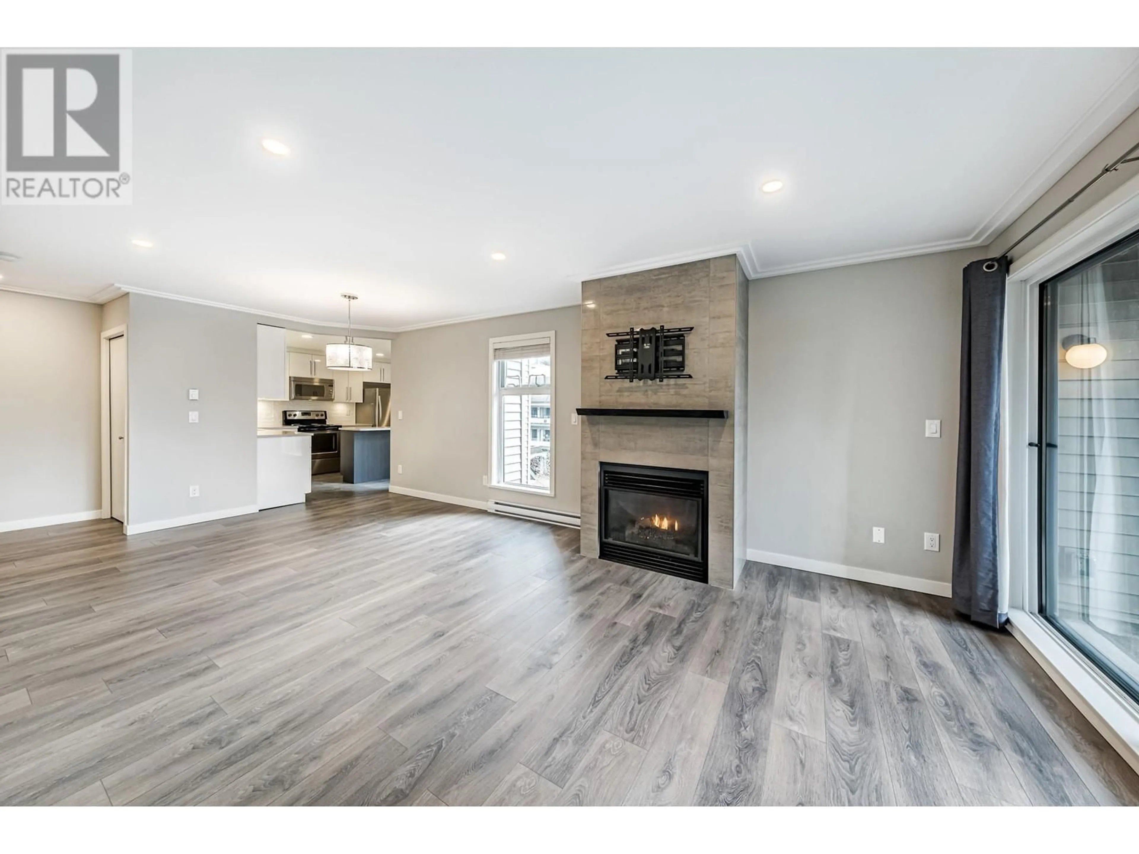 Unknown for 305 - 2915 GLEN DRIVE, Coquitlam British Columbia V3B7H8
