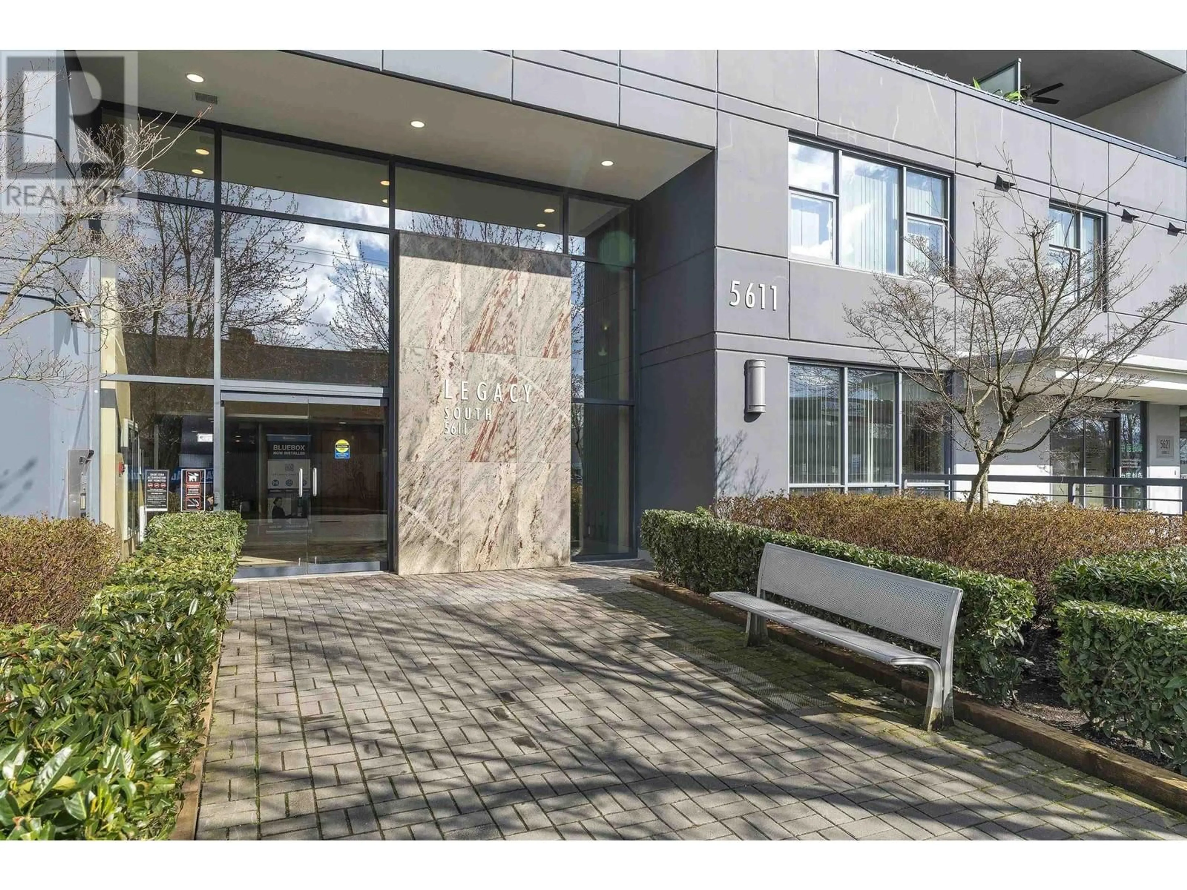Indoor foyer for 1106 - 5611 GORING STREET, Burnaby British Columbia V5B0A3