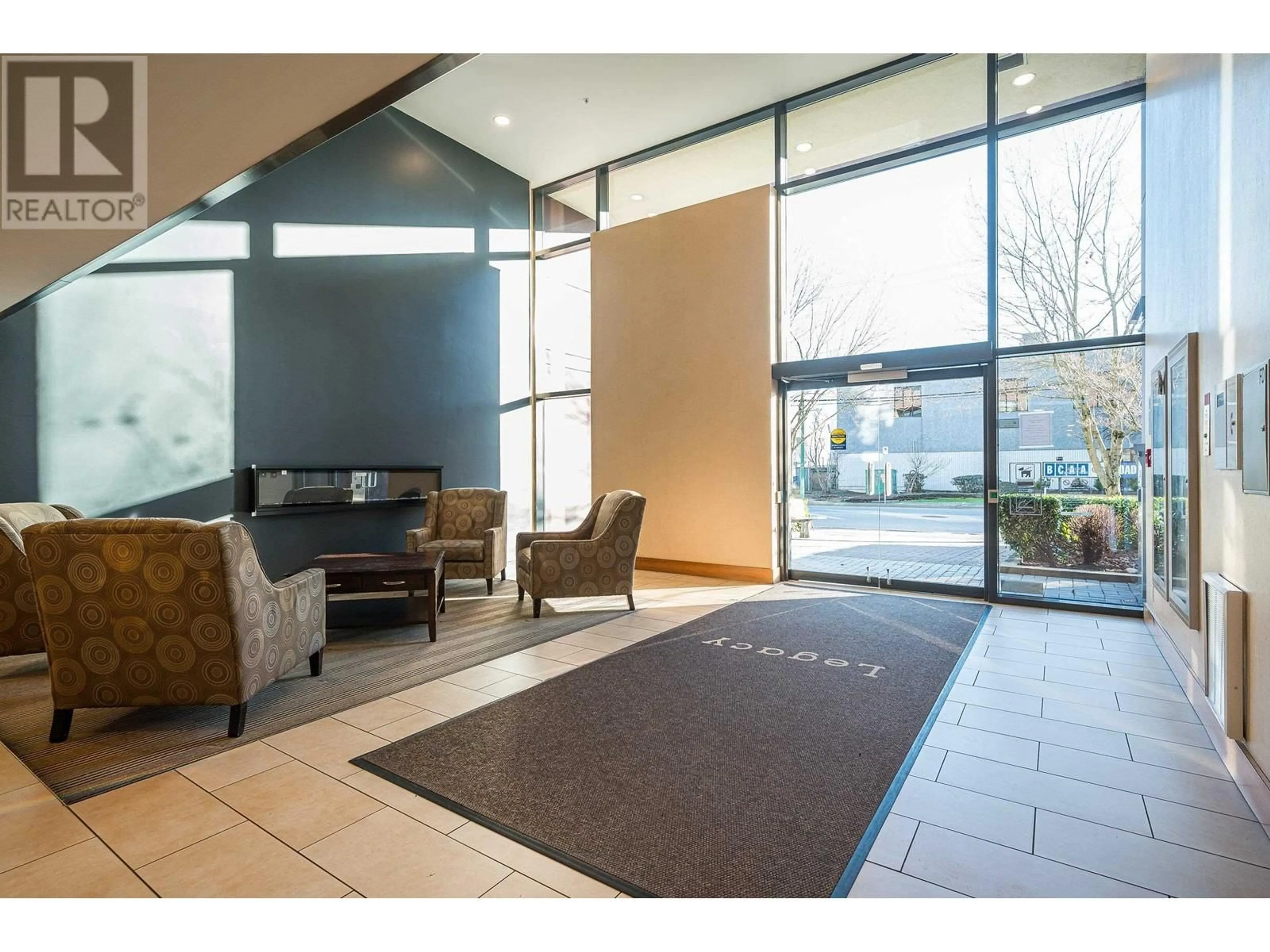 Indoor foyer for 1106 - 5611 GORING STREET, Burnaby British Columbia V5B0A3