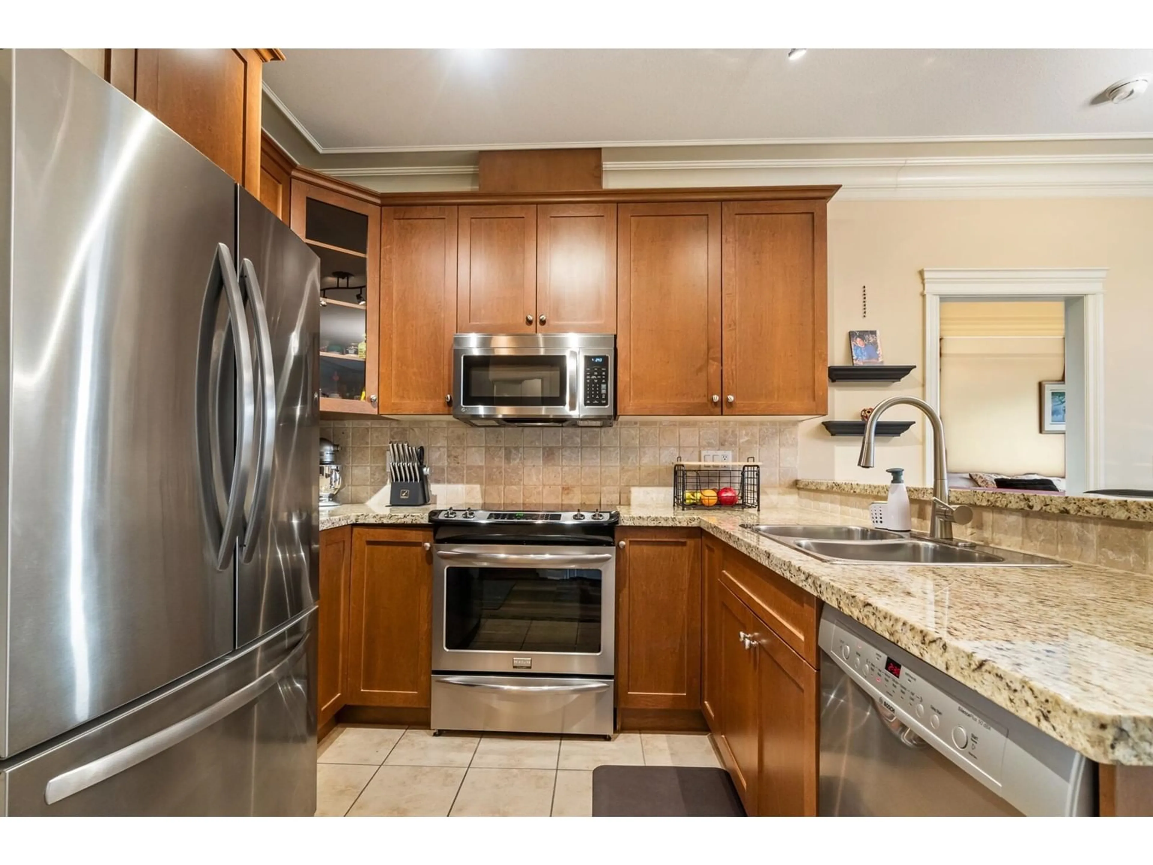 Standard kitchen, ceramic/tile floor for 222 - 32729 GARIBALDI, Abbotsford British Columbia V2T0A6