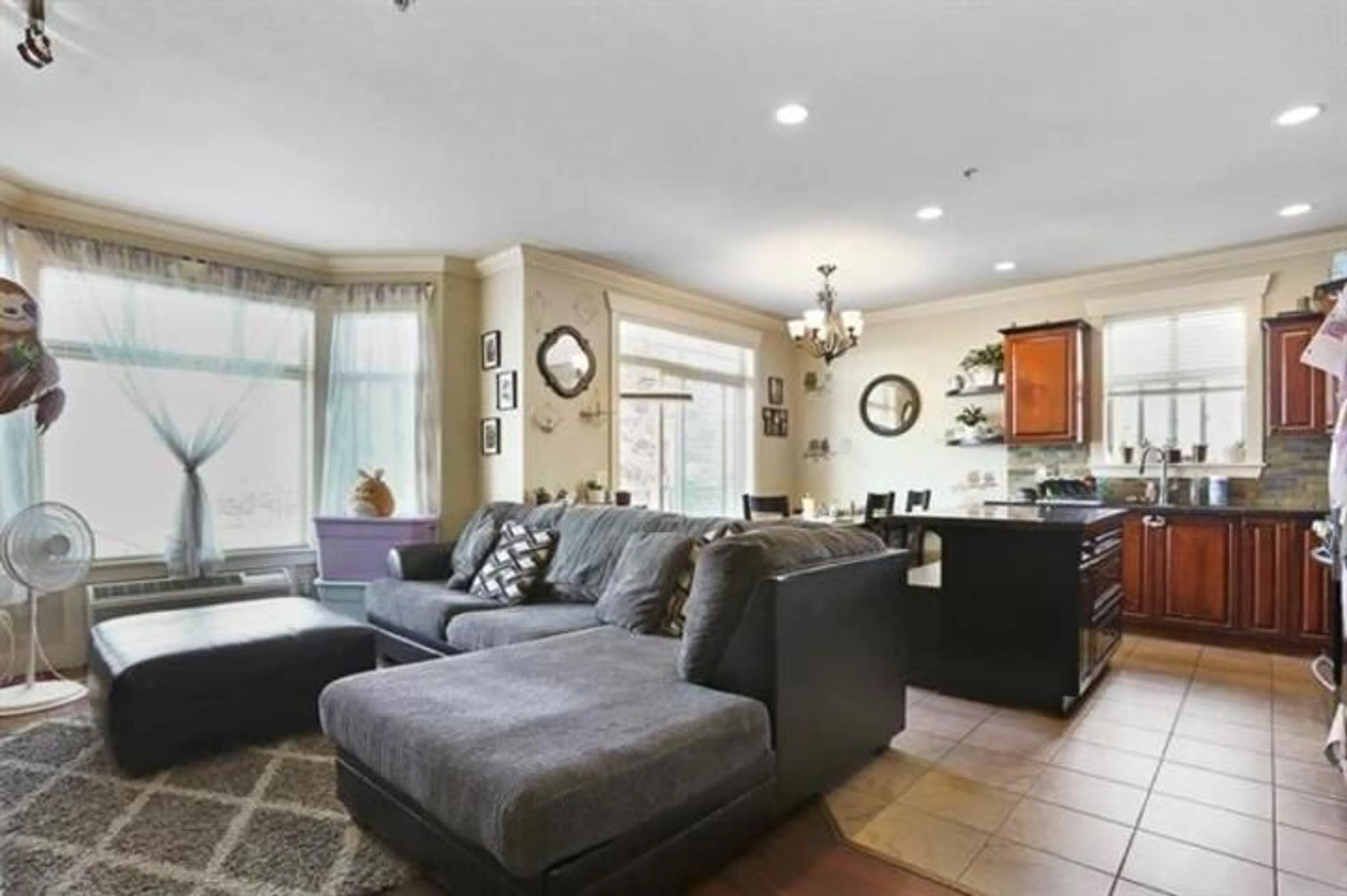 Living room with furniture, ceramic/tile floor for 309 - 46021 SECOND AVENUE, Chilliwack British Columbia V2P1S6