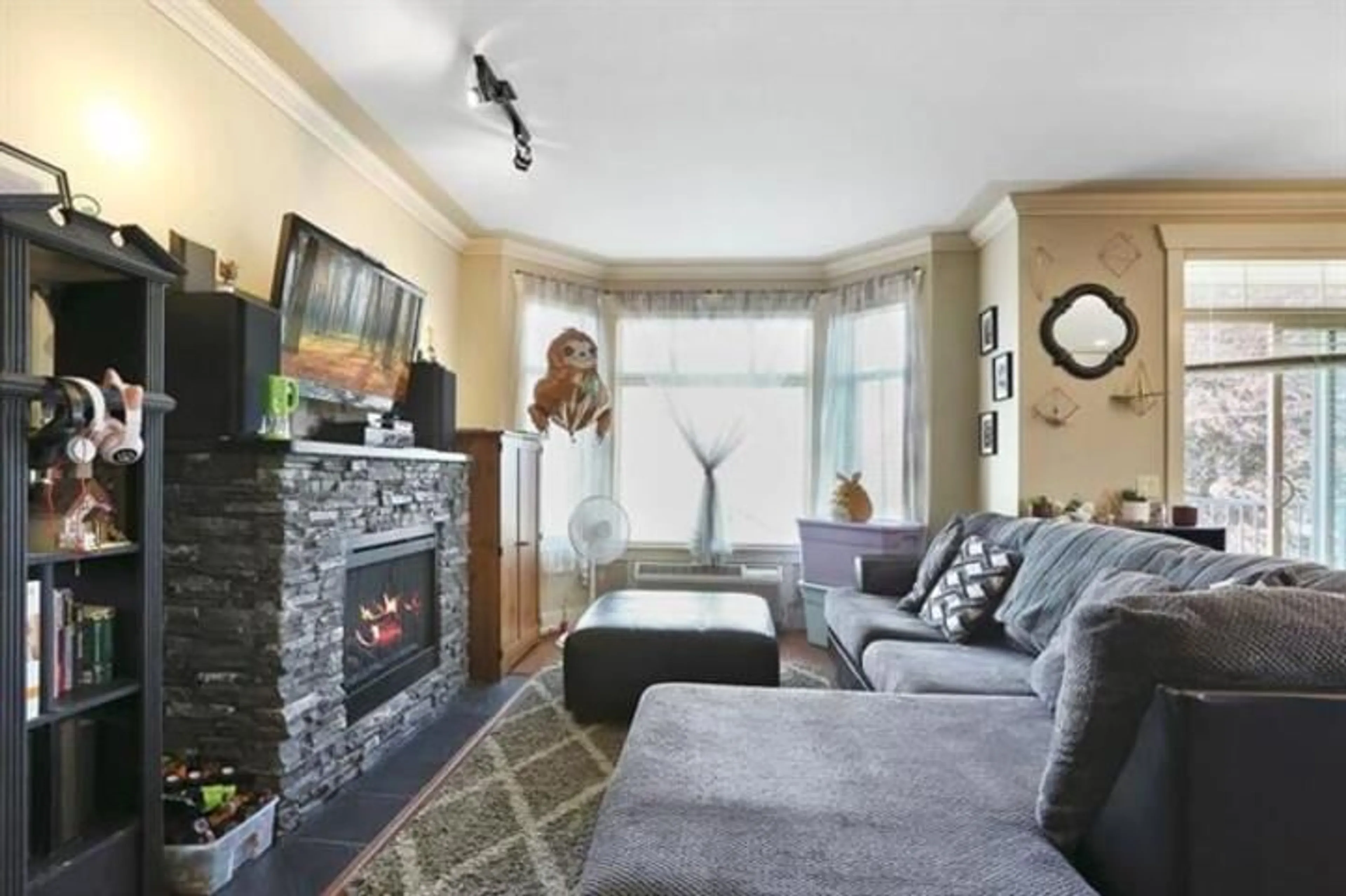 Living room with furniture, unknown for 309 - 46021 SECOND AVENUE, Chilliwack British Columbia V2P1S6