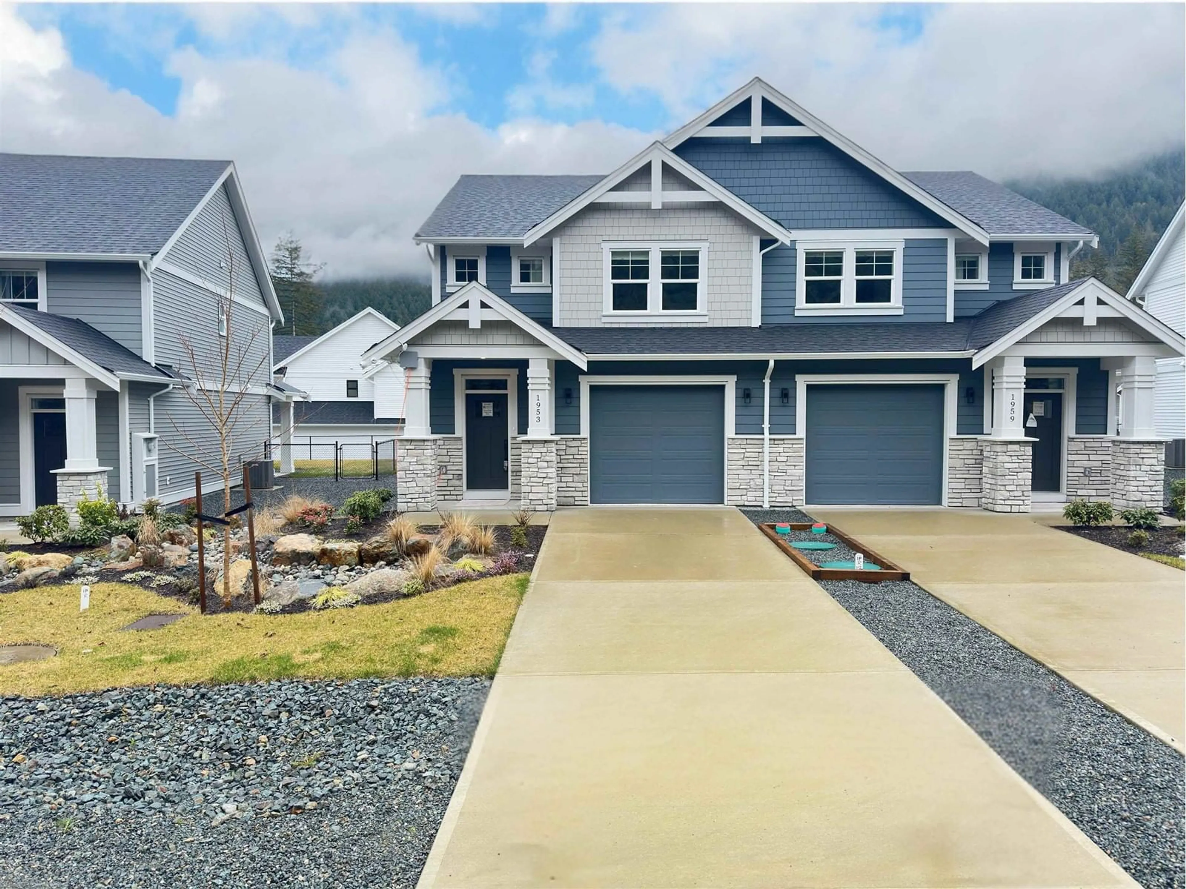Home with vinyl exterior material, street for 1953 WOODSIDE BOULEVARD, Agassiz British Columbia V0M1A1