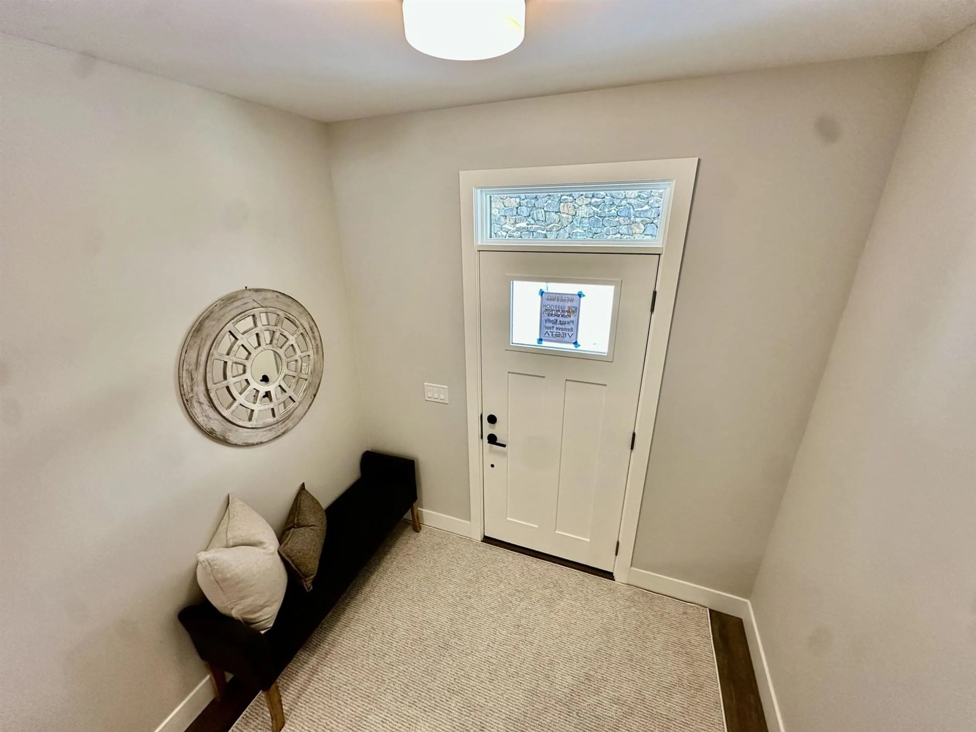 Indoor entryway for 1953 WOODSIDE BOULEVARD, Agassiz British Columbia V0M1A1