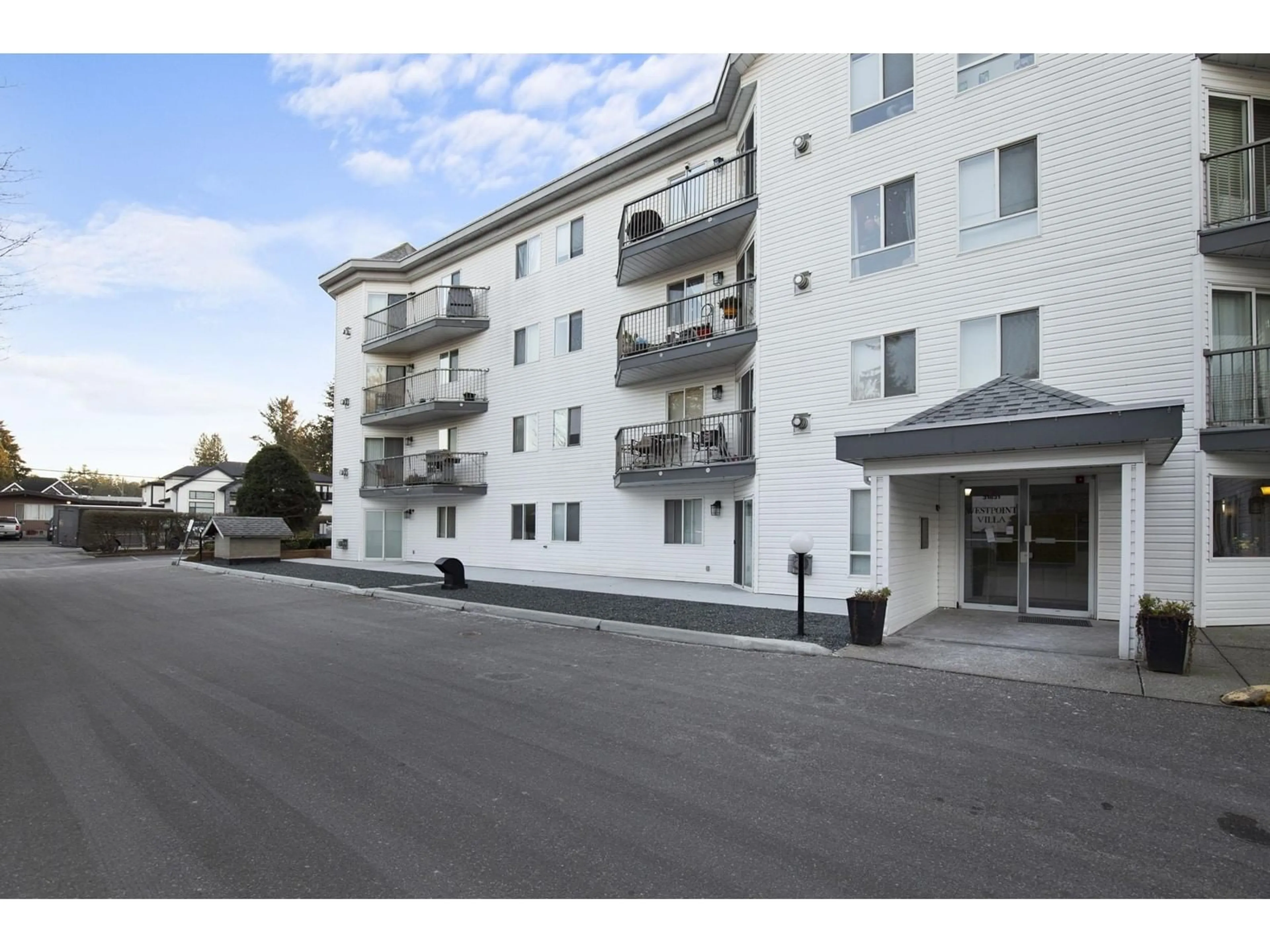 Patio, street for 309 - 31831 PEARDONVILLE, Abbotsford British Columbia V2T1L5