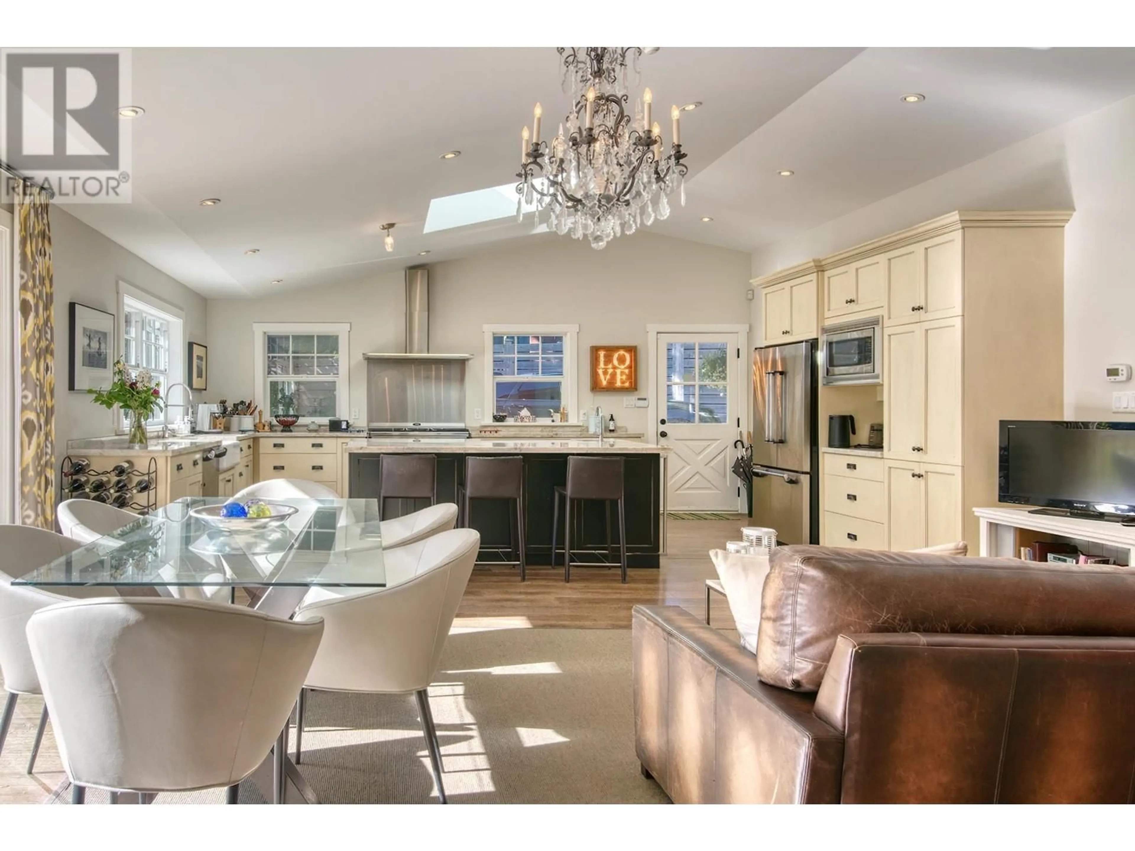 Open concept kitchen, ceramic/tile floor for 3258 BEACH AVENUE, Roberts Creek British Columbia V0N2W2