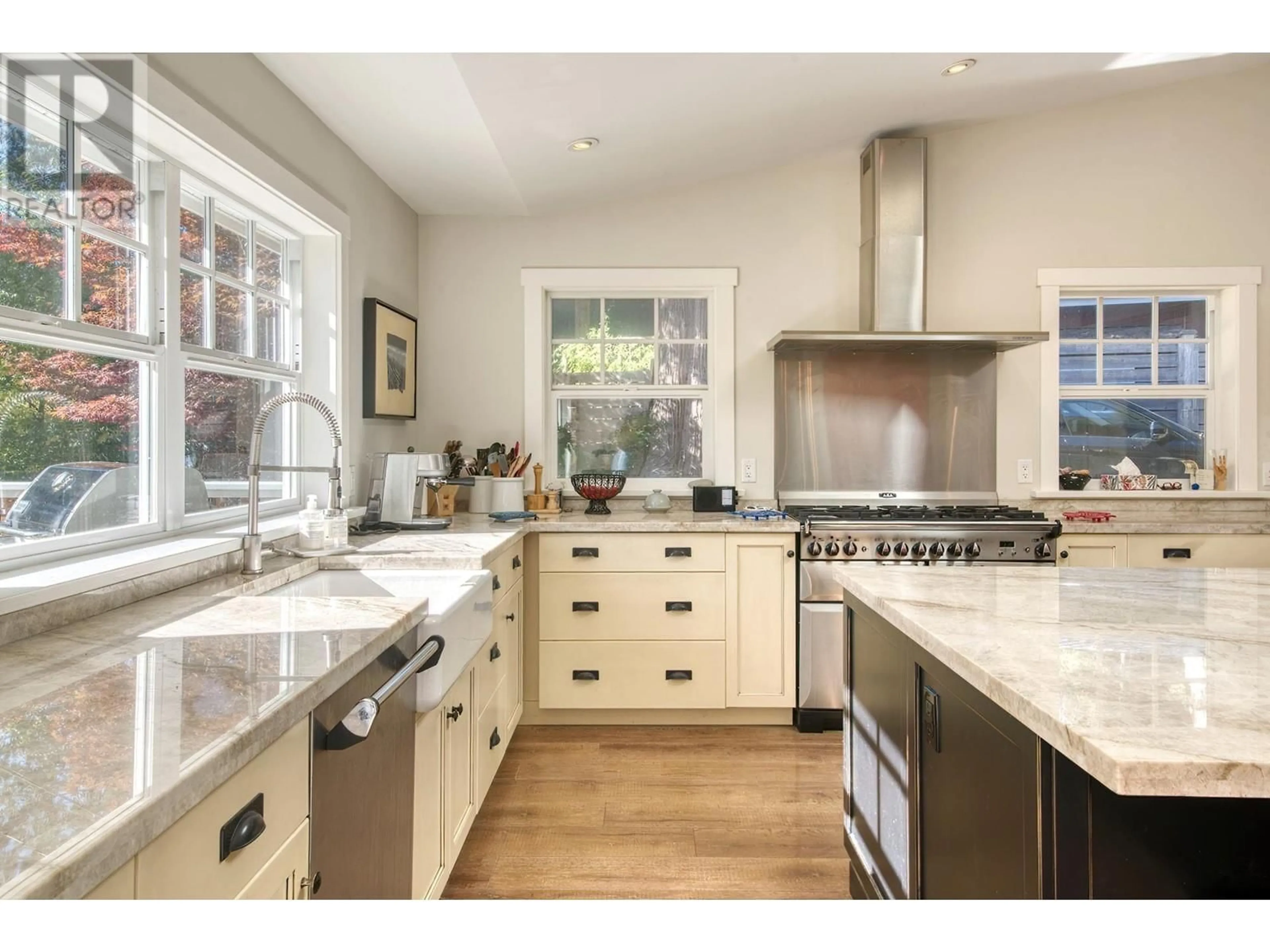 Open concept kitchen, ceramic/tile floor for 3258 BEACH AVENUE, Roberts Creek British Columbia V0N2W2