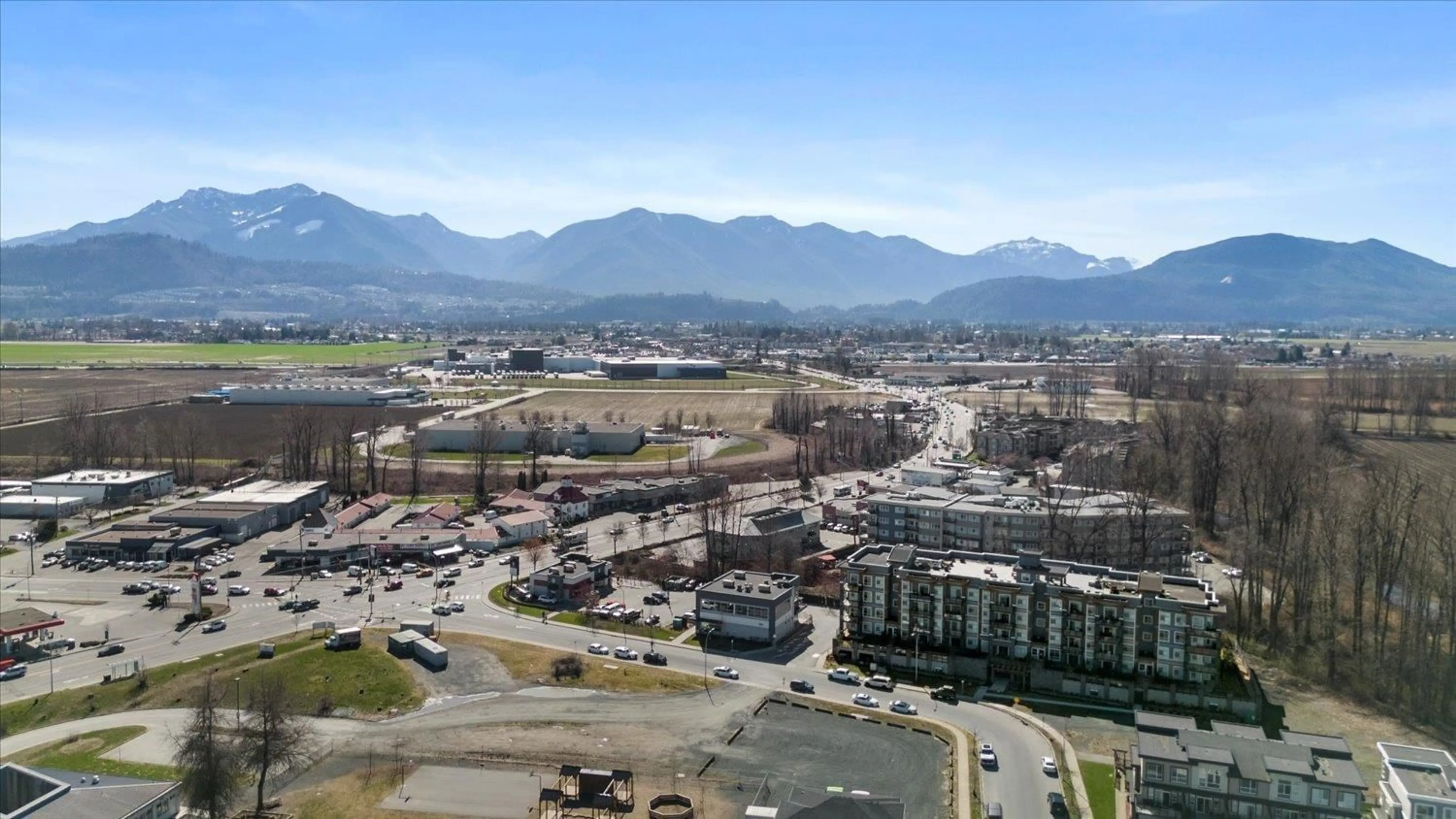 A pic from outside/outdoor area/front of a property/back of a property/a pic from drone, mountain view for 510 - 45562 AIRPORT ROAD, Chilliwack British Columbia V2P0J8