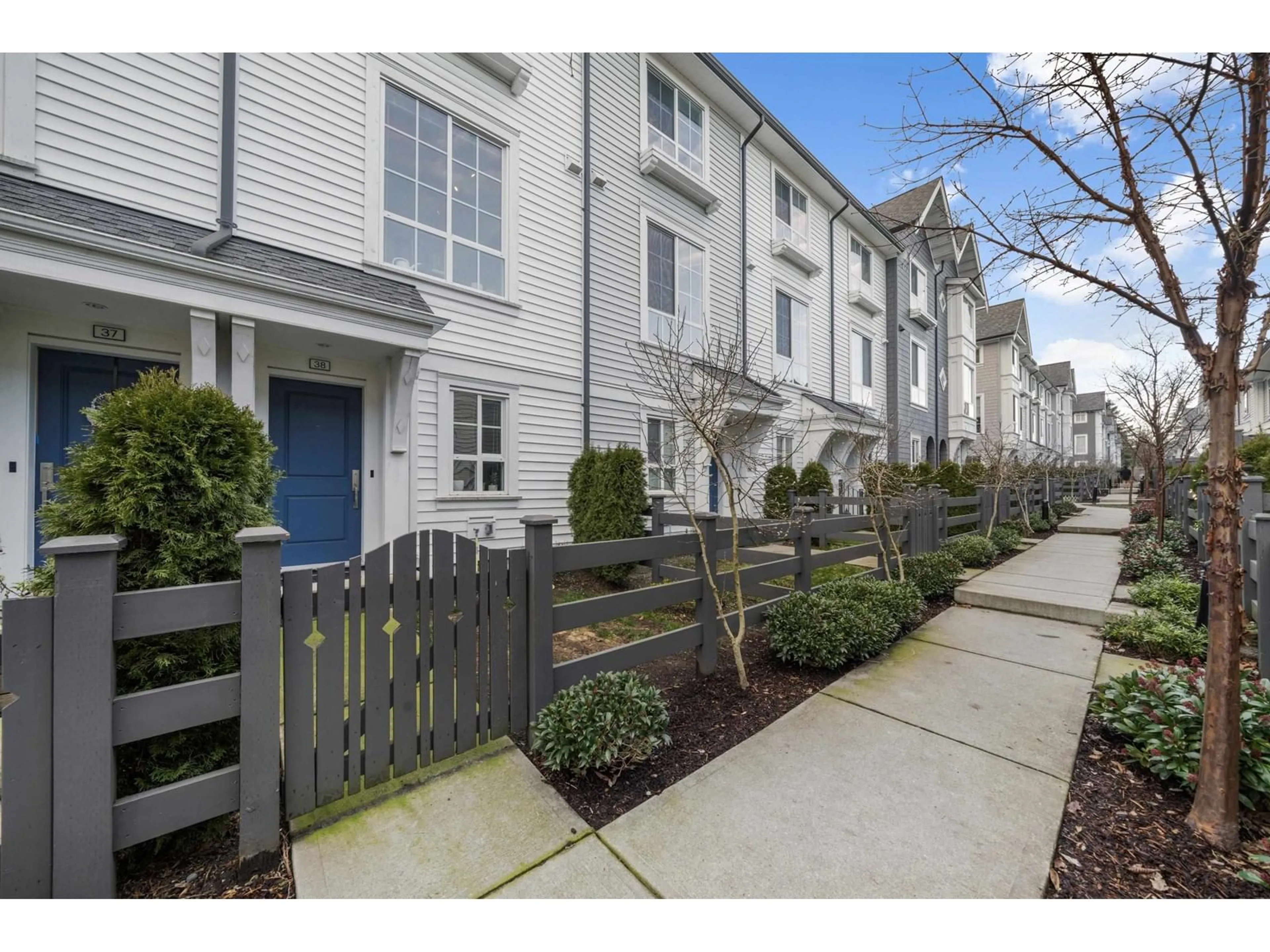 A pic from outside/outdoor area/front of a property/back of a property/a pic from drone, street for 38 - 2838 LIVINGSTONE, Abbotsford British Columbia V2T0J1
