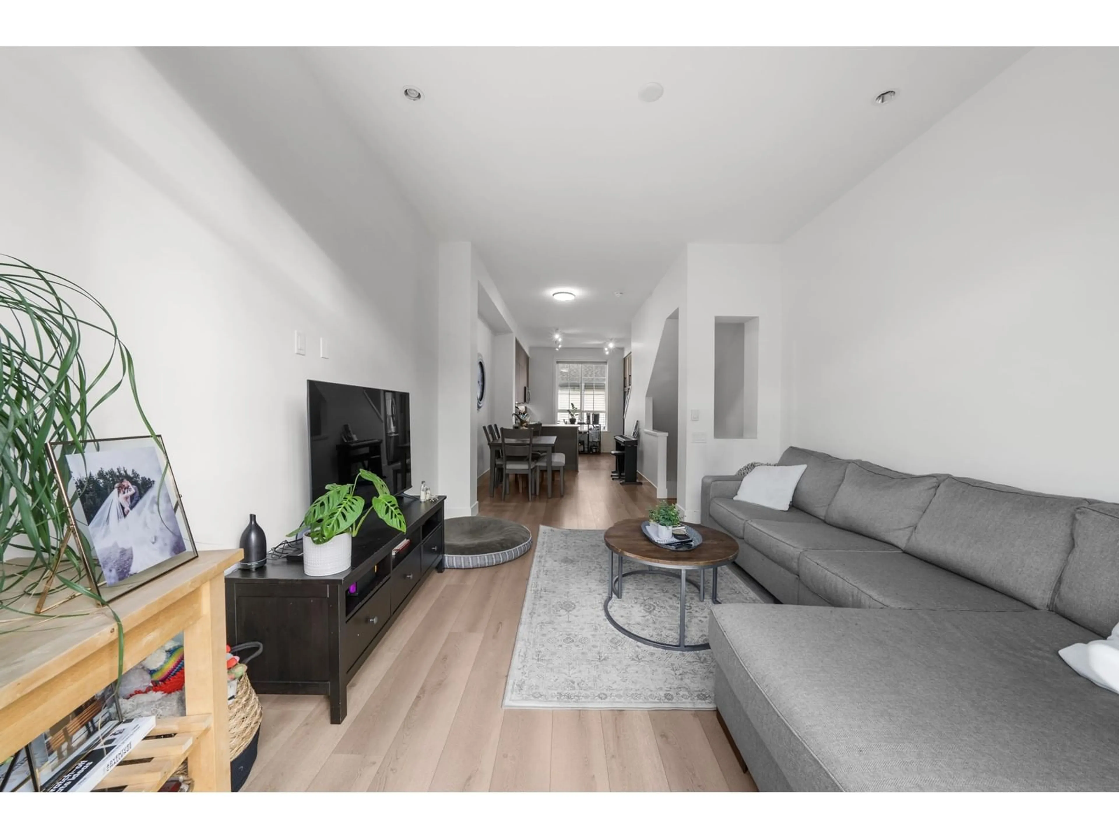 Living room with furniture, unknown for 38 - 2838 LIVINGSTONE, Abbotsford British Columbia V2T0J1