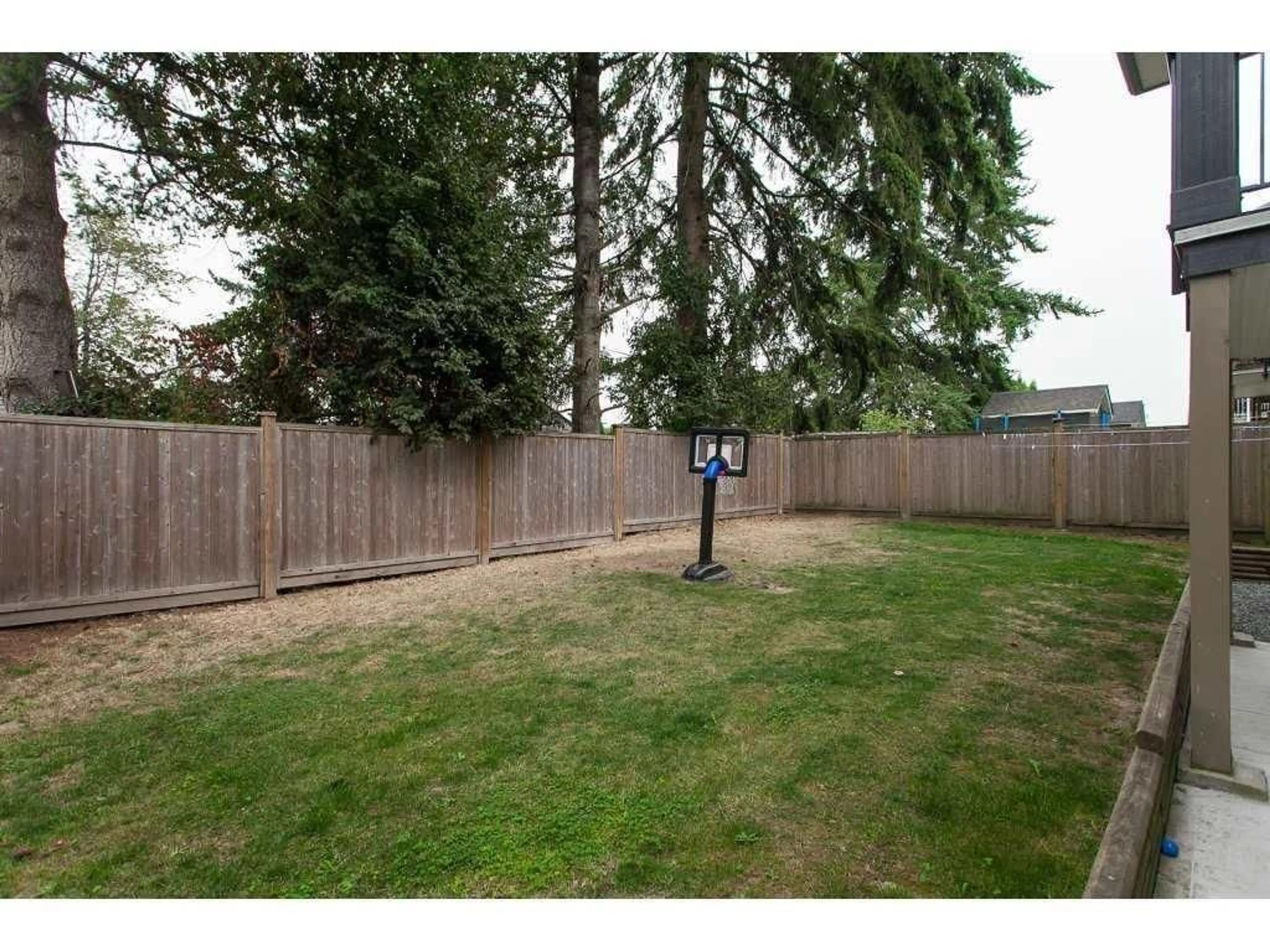 Living room with furniture, unknown for 3118 ENGINEER, Abbotsford British Columbia V4X0A7