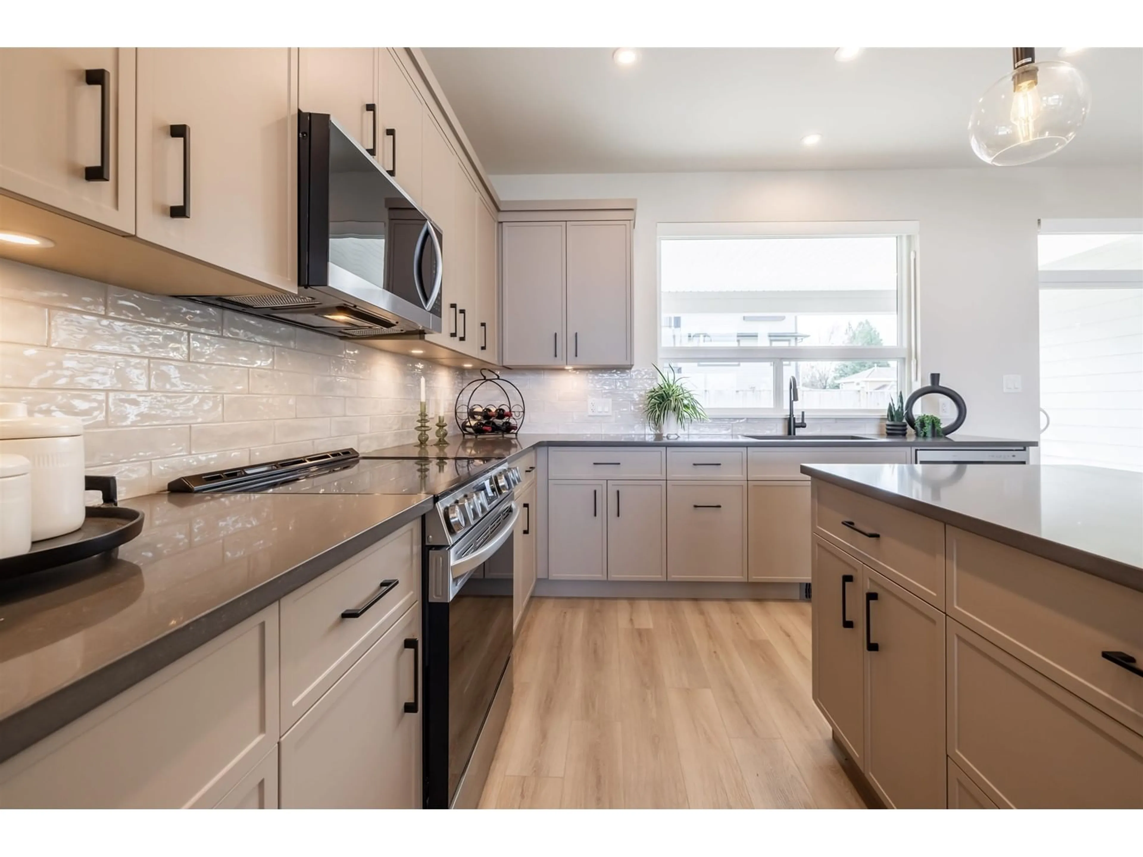 Open concept kitchen, unknown for 47280 VALERIE PLACE, Chilliwack British Columbia V2P0K4