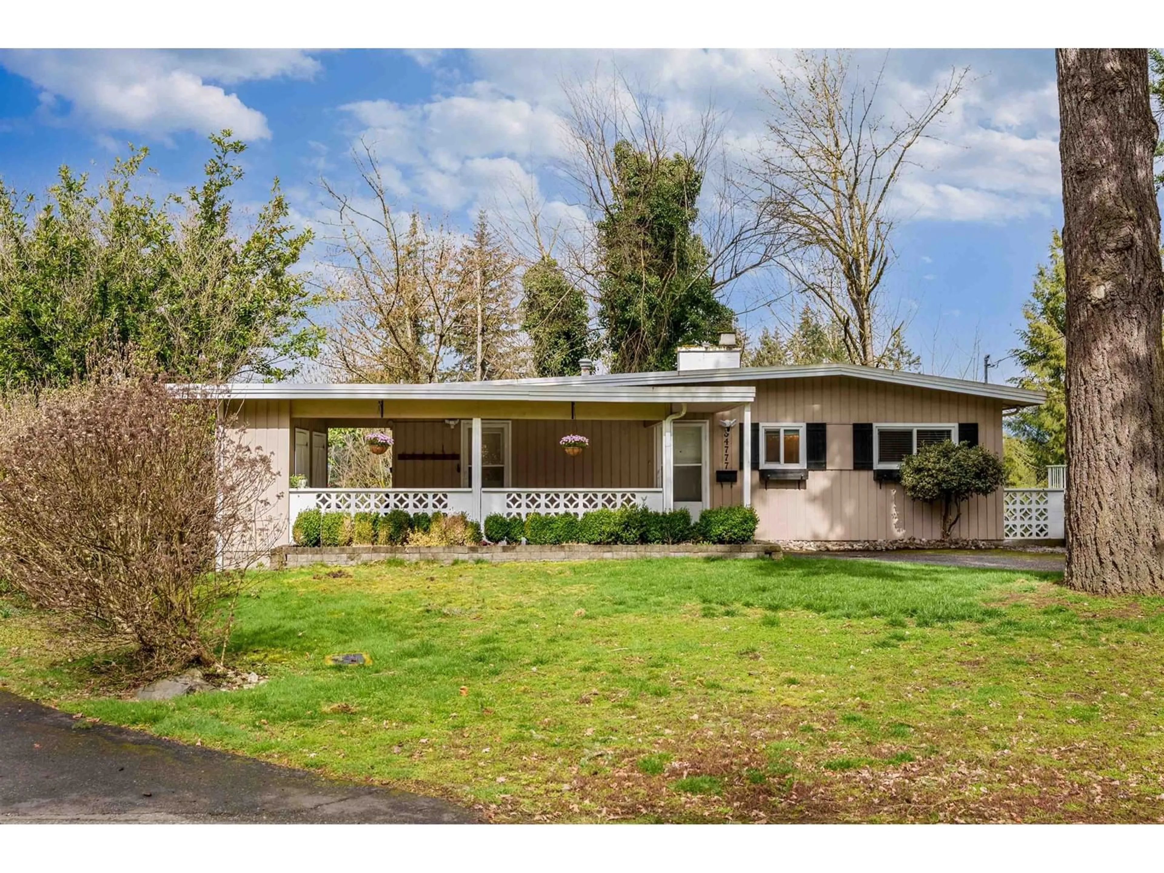 Home with vinyl exterior material, street for 34777 MT BLANCHARD, Abbotsford British Columbia V2S2Y2