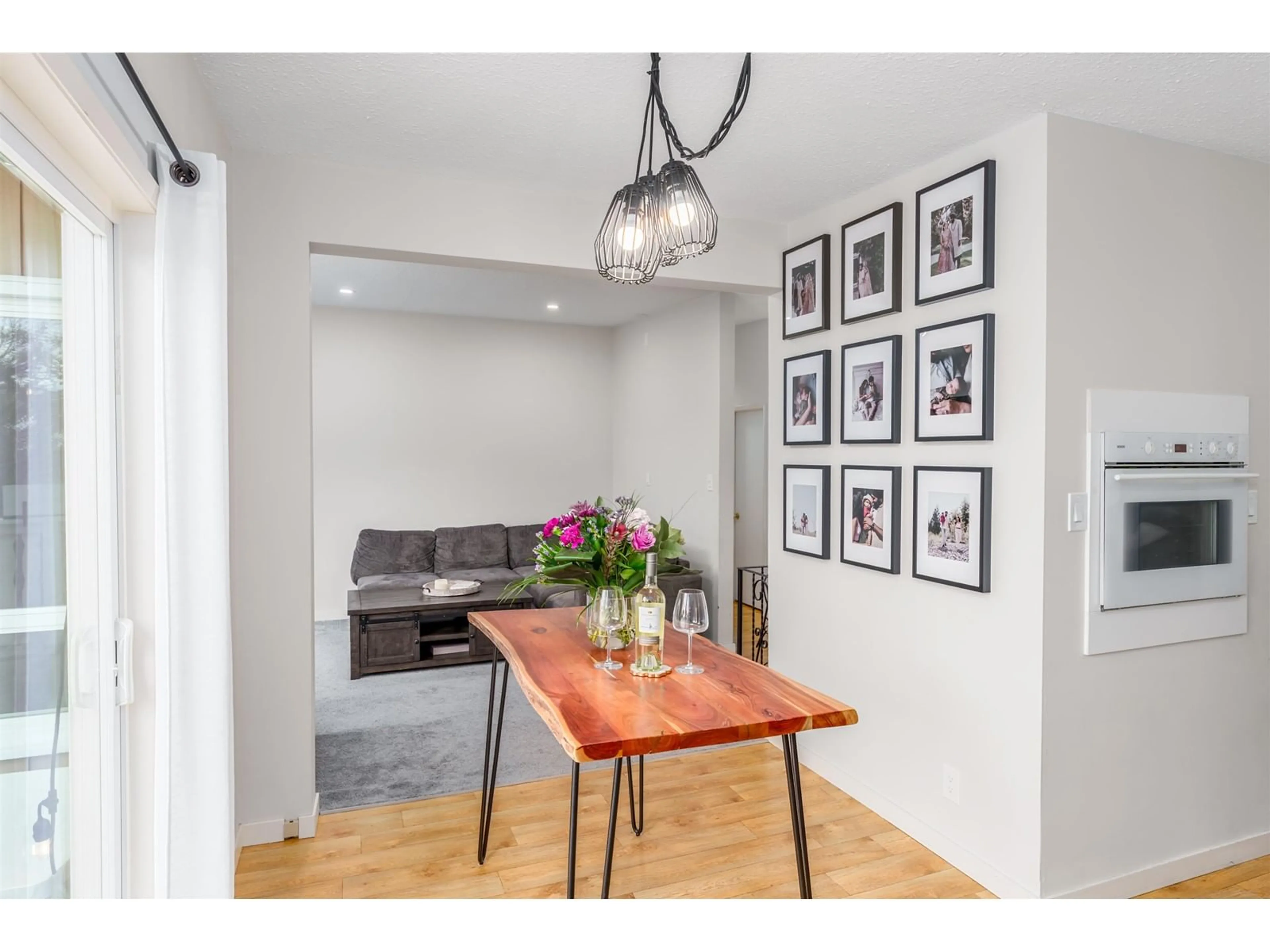 Dining room, wood/laminate floor for 34777 MT BLANCHARD, Abbotsford British Columbia V2S2Y2