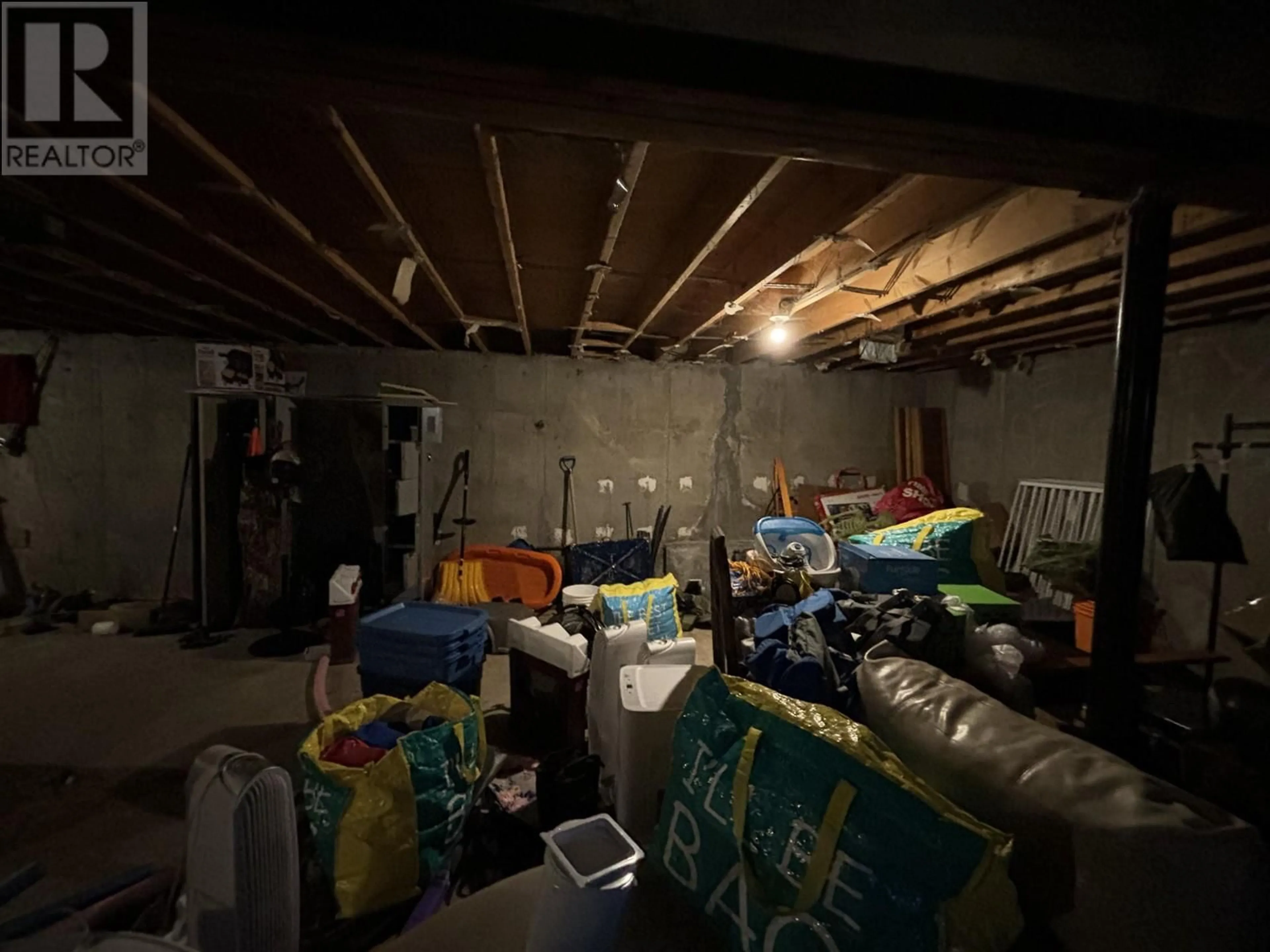 A pic of a room for 2318 OAK STREET, Prince George British Columbia V2L2A3
