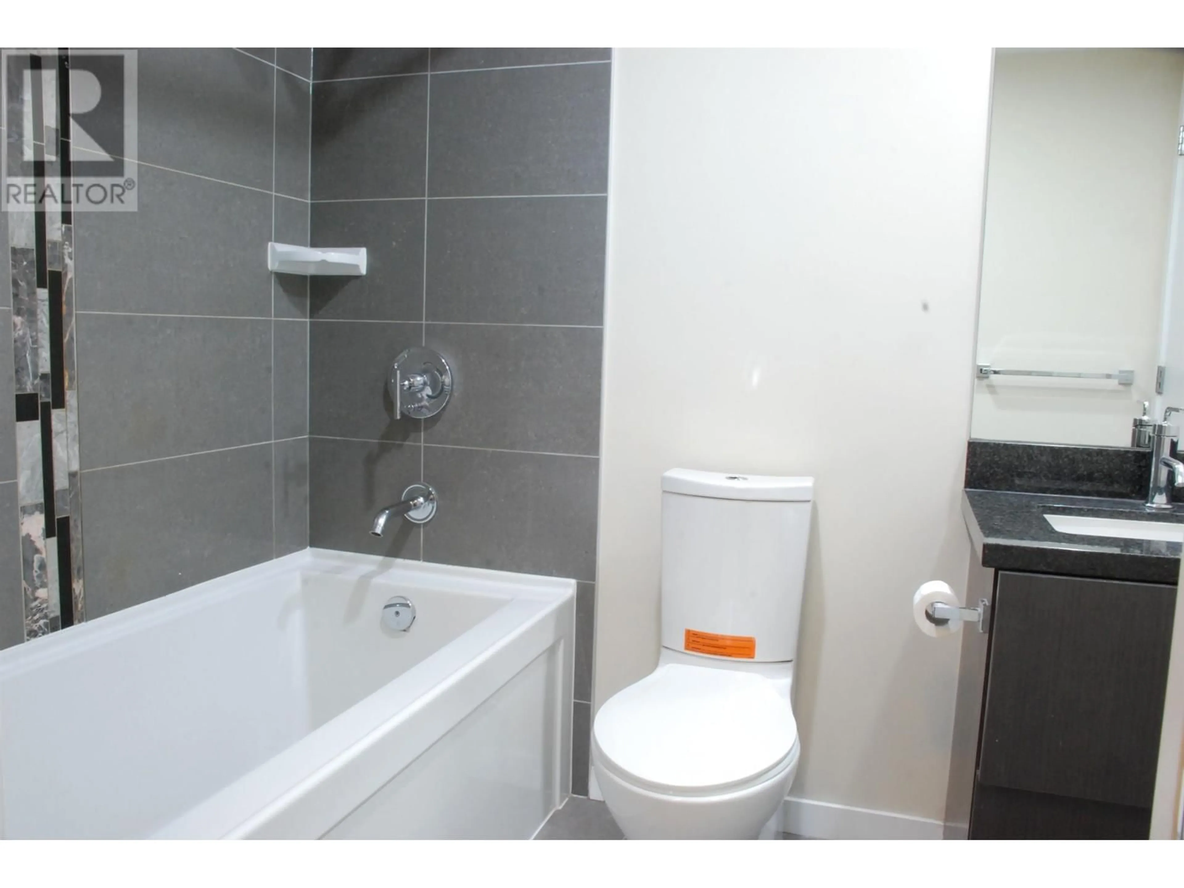 Standard bathroom, unknown for 2405 - 2232 DOUGLAS ROAD, Burnaby British Columbia V5C0G9