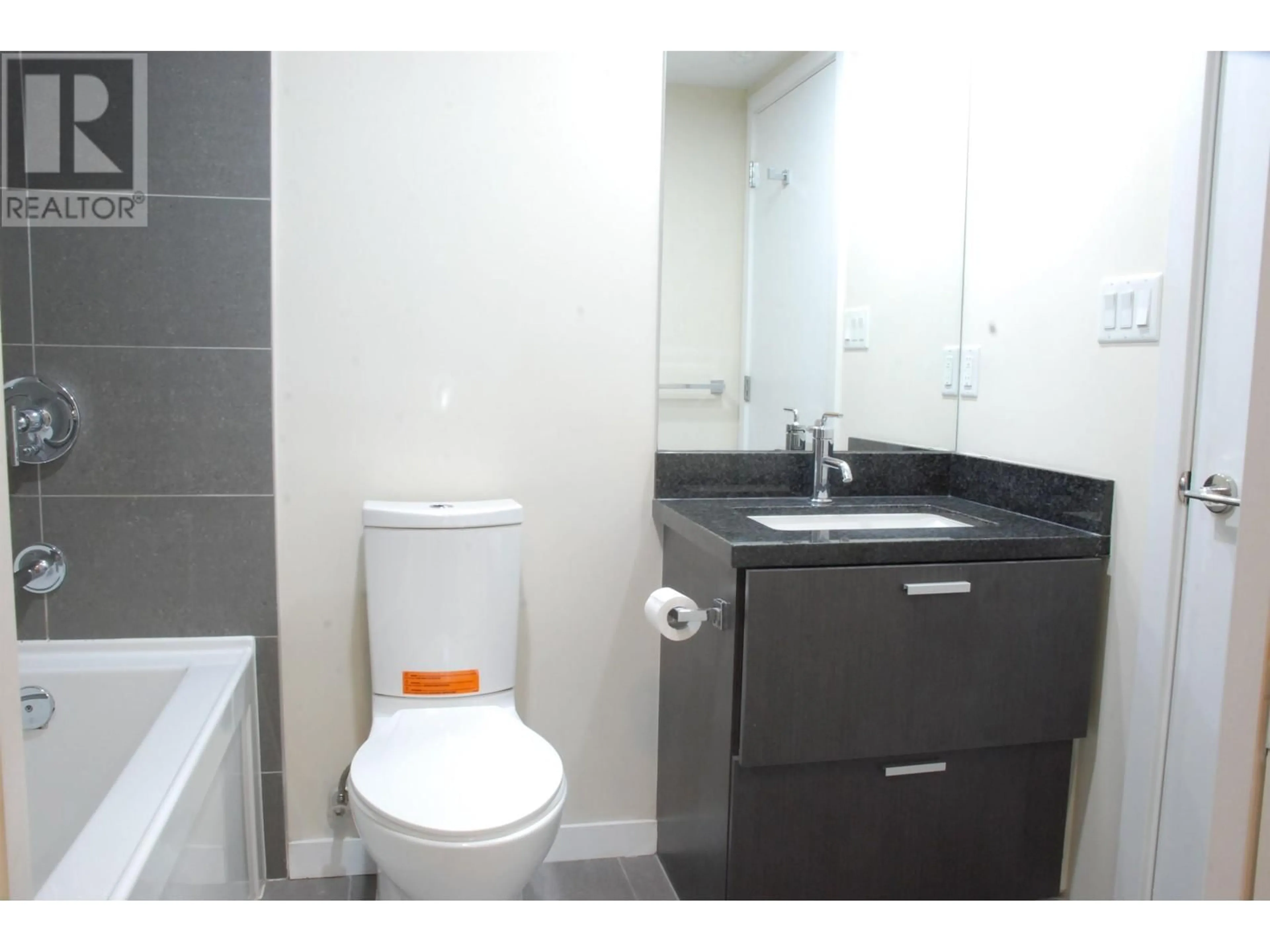 Standard bathroom, unknown for 2405 - 2232 DOUGLAS ROAD, Burnaby British Columbia V5C0G9