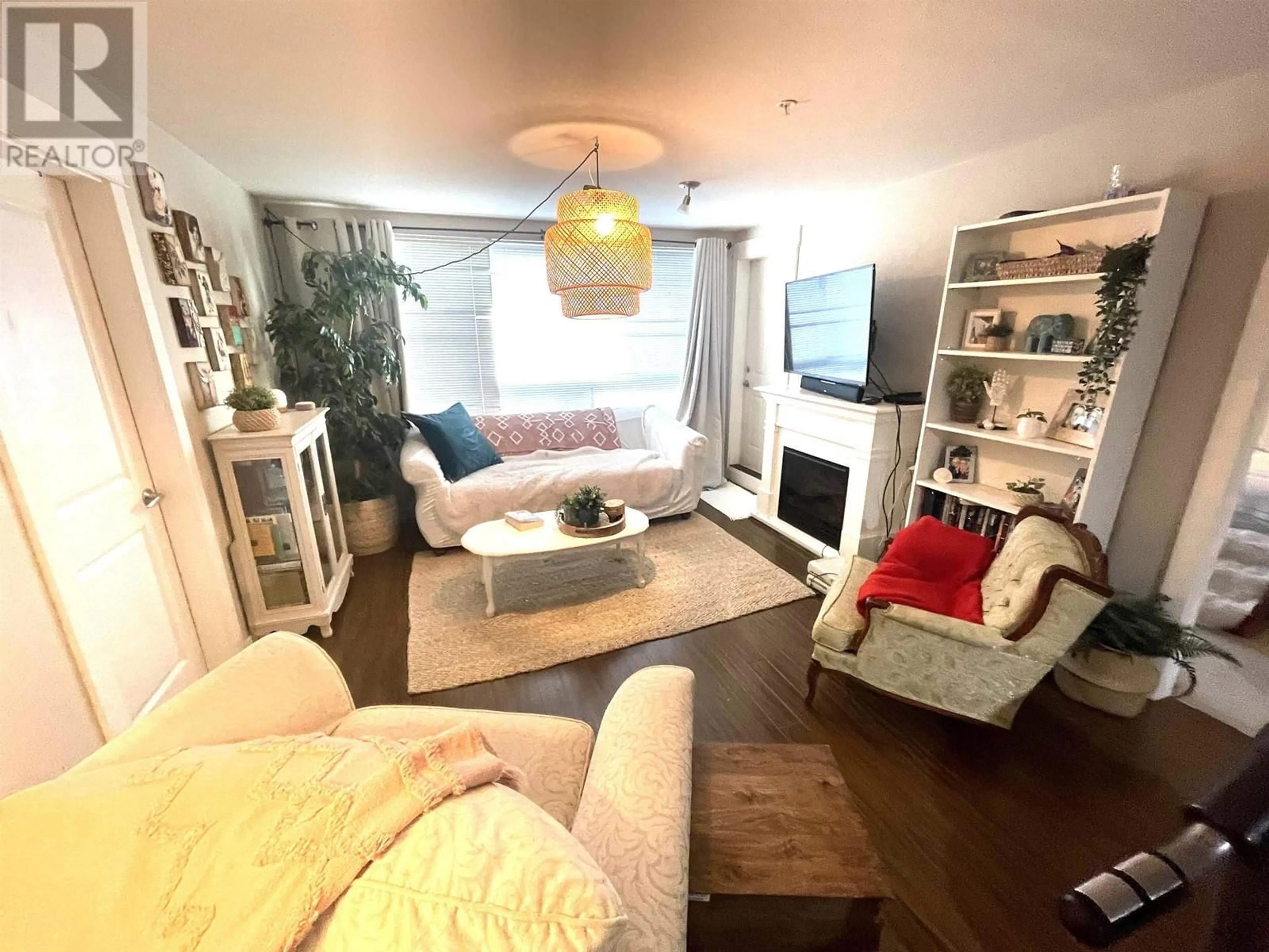 Living room with furniture, wood/laminate floor for 216 - 12085 228TH STREET, Maple Ridge British Columbia V2X6M2