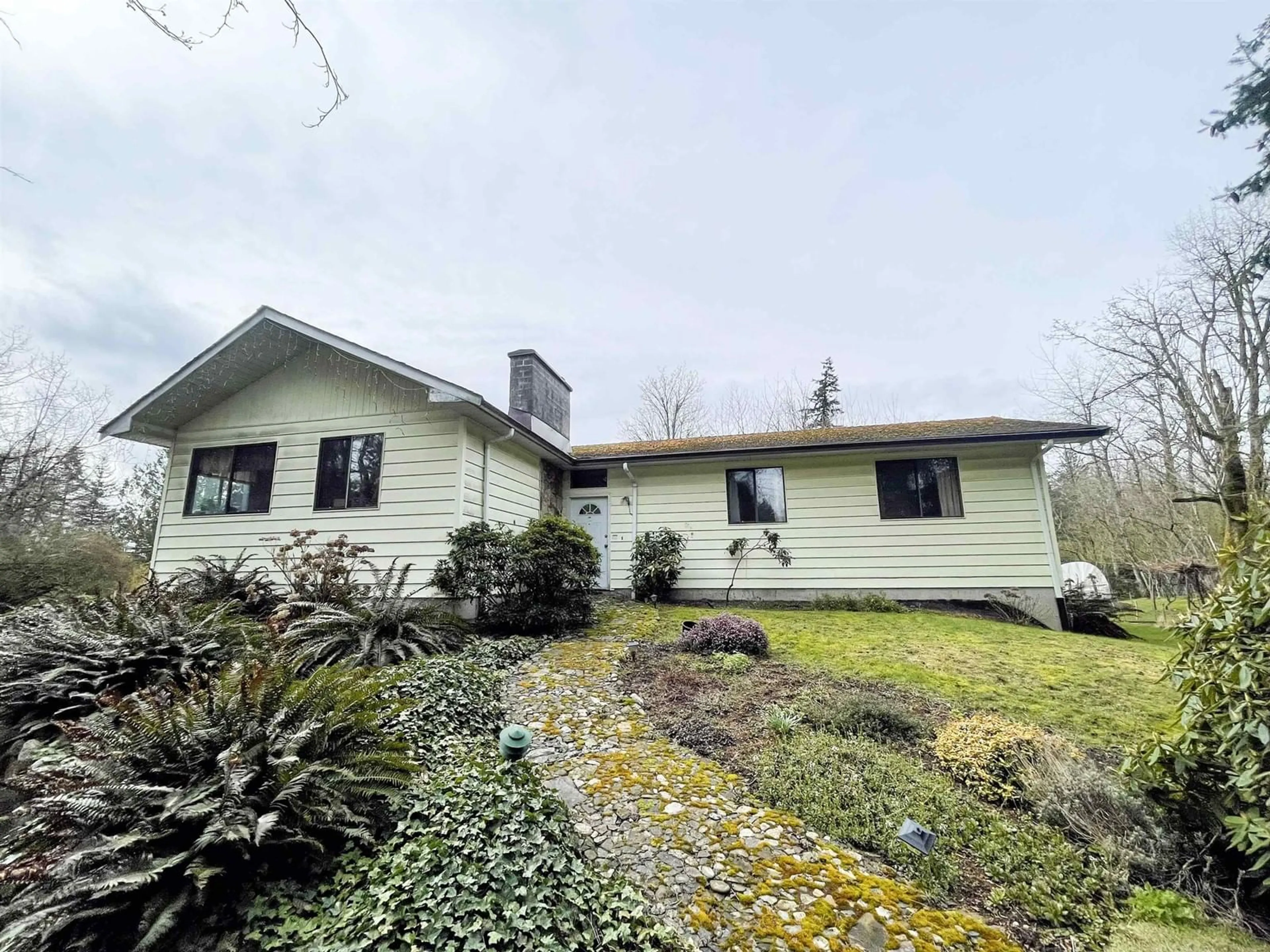 A pic from outside/outdoor area/front of a property/back of a property/a pic from drone, unknown for 9335 178, Surrey British Columbia V4N3W4