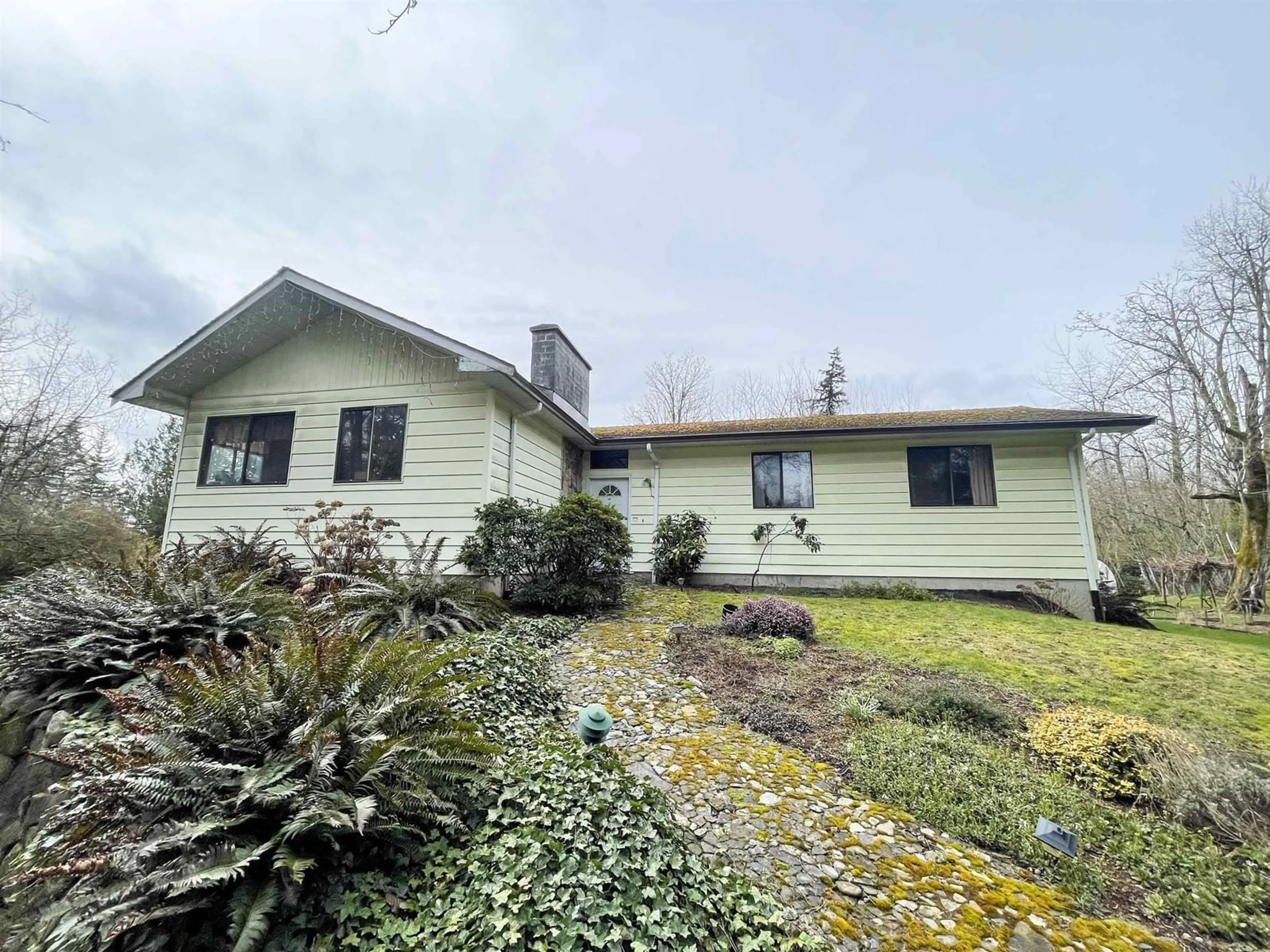 A pic from outside/outdoor area/front of a property/back of a property/a pic from drone, unknown for 9335 178, Surrey British Columbia V4N3W4